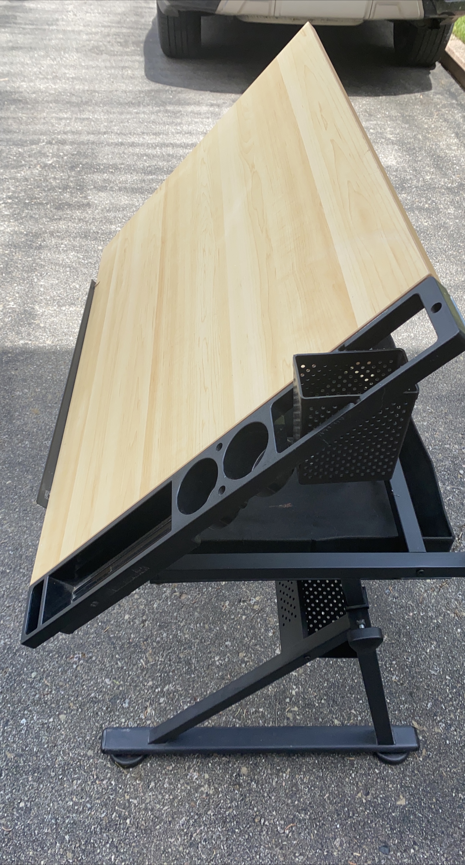 Adjustable art Table