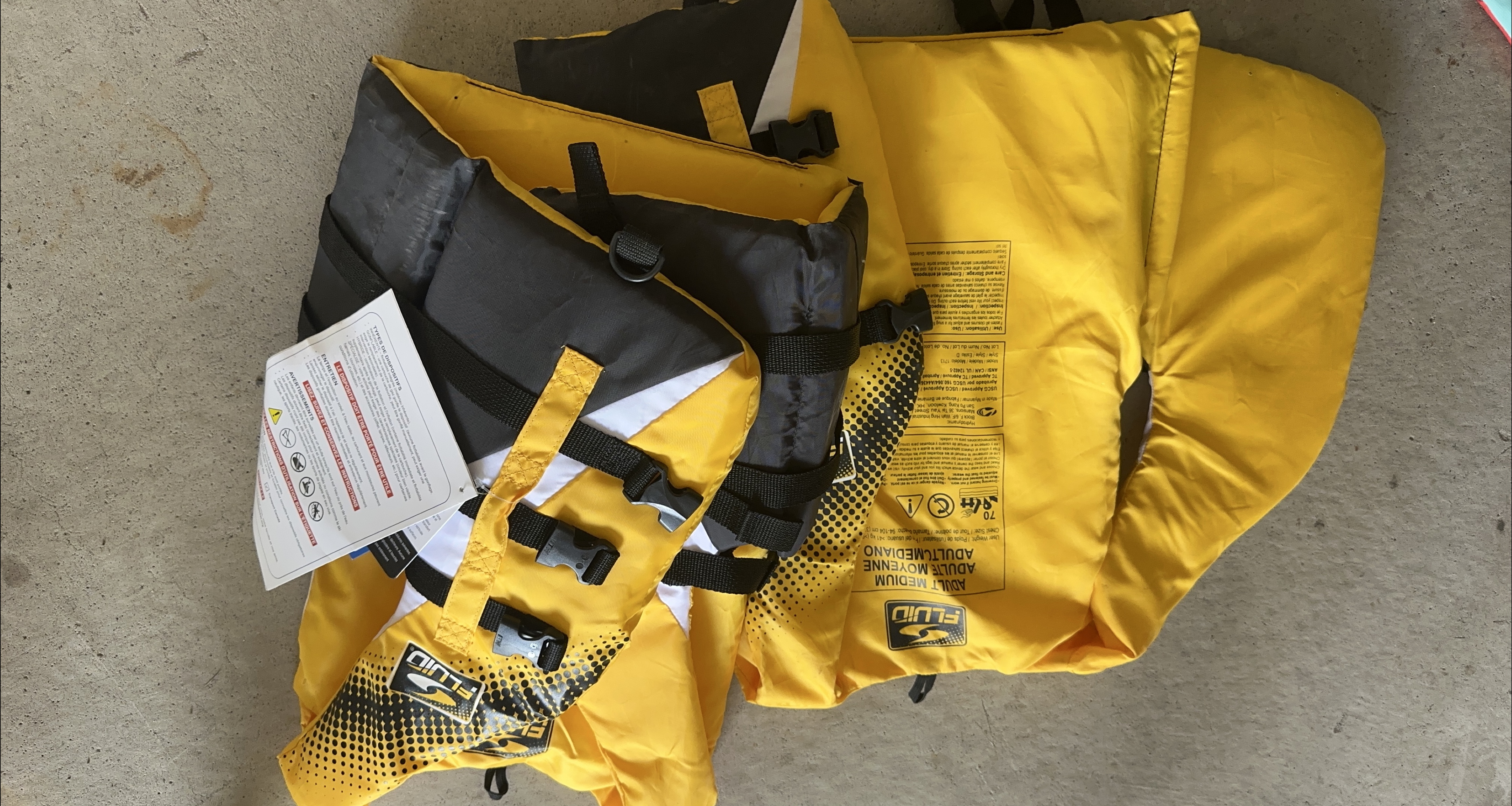 Fluid Adult Medium Life Vest image indicator(1)