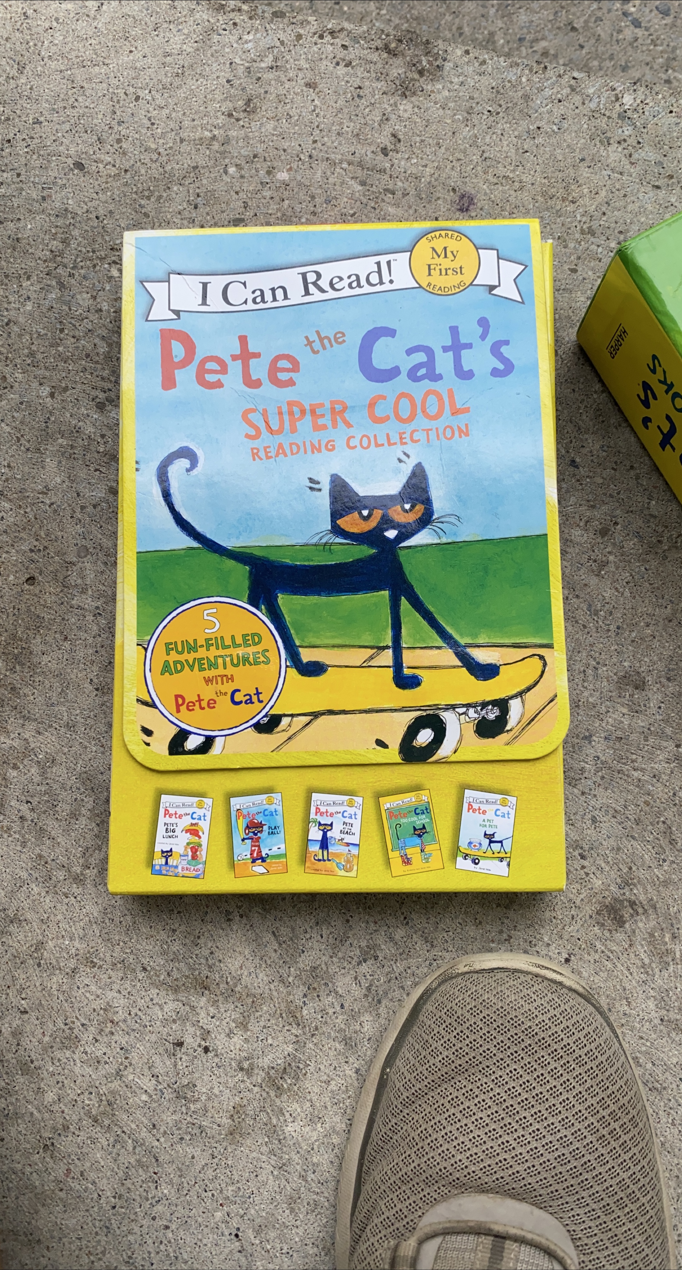 Pete the Cat's Super Cool Reading Collection thumbnail