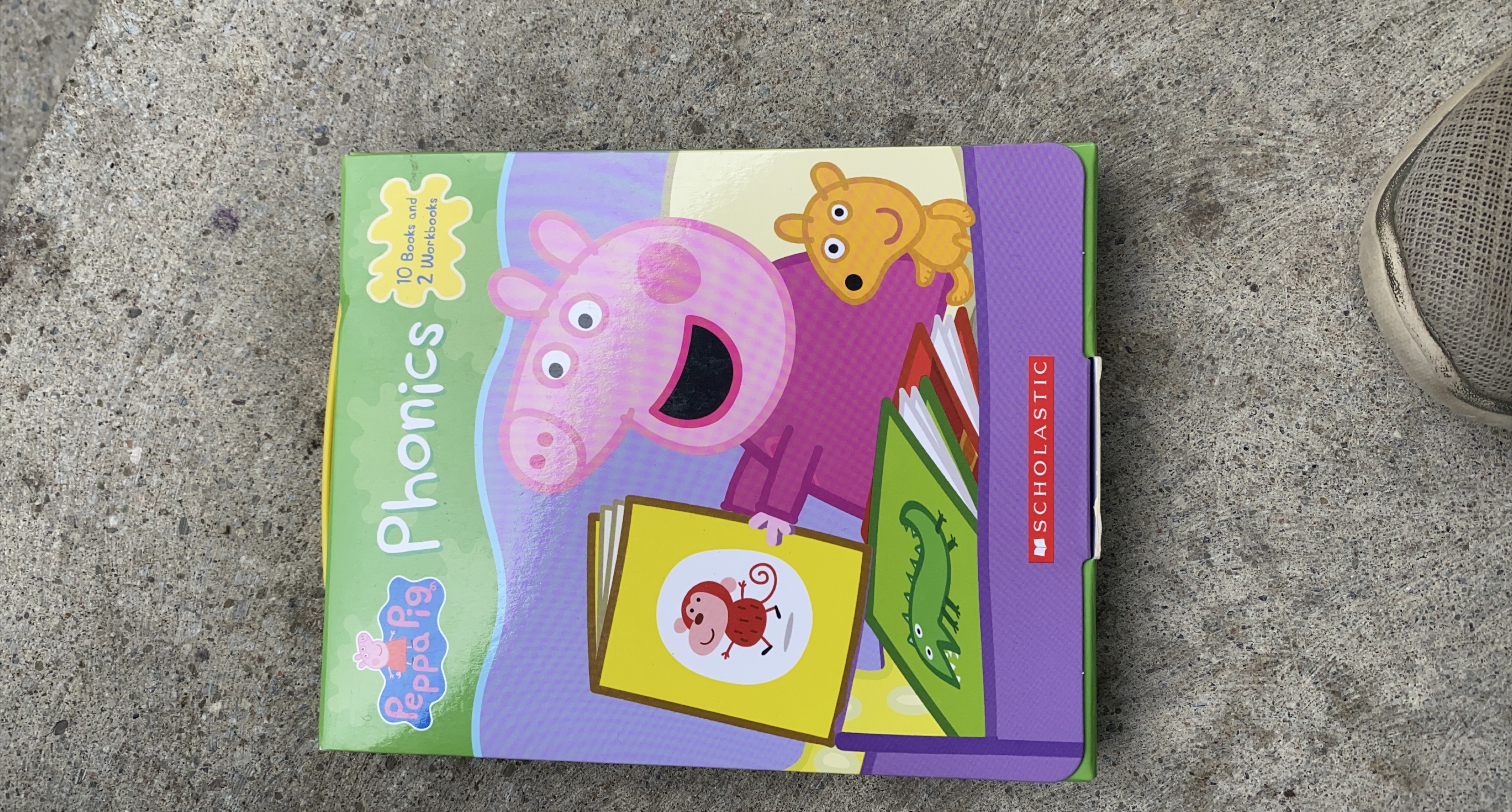 Peppa Pig Phonics Box Set thumbnail