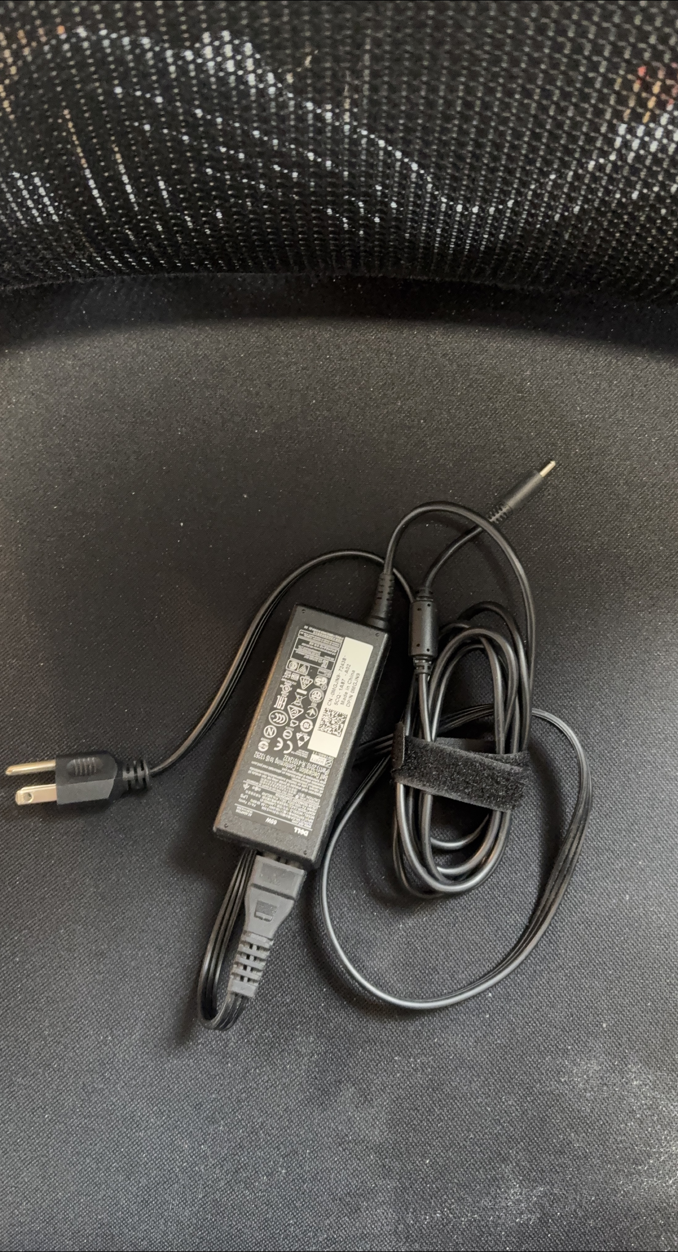 Dell 65W Laptop Charger thumbnail