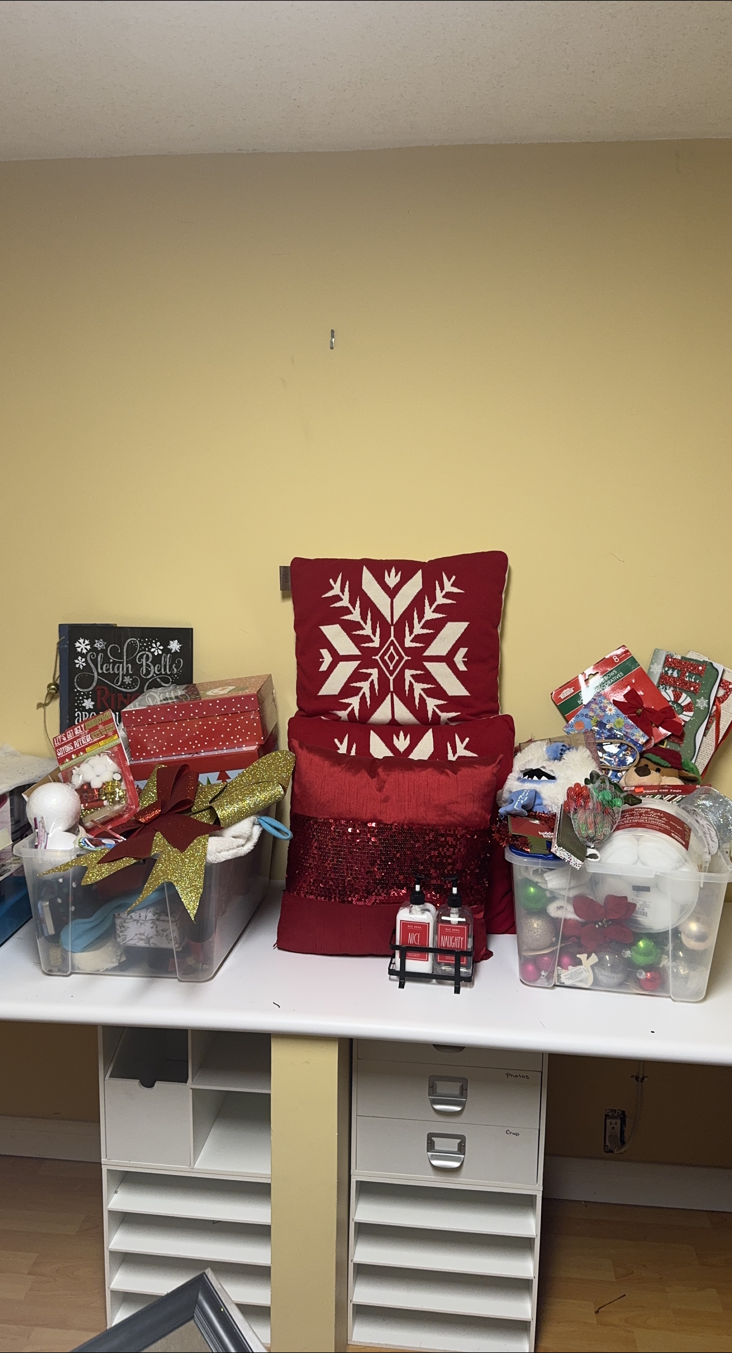 Christmas Decorations & Pillows thumbnail