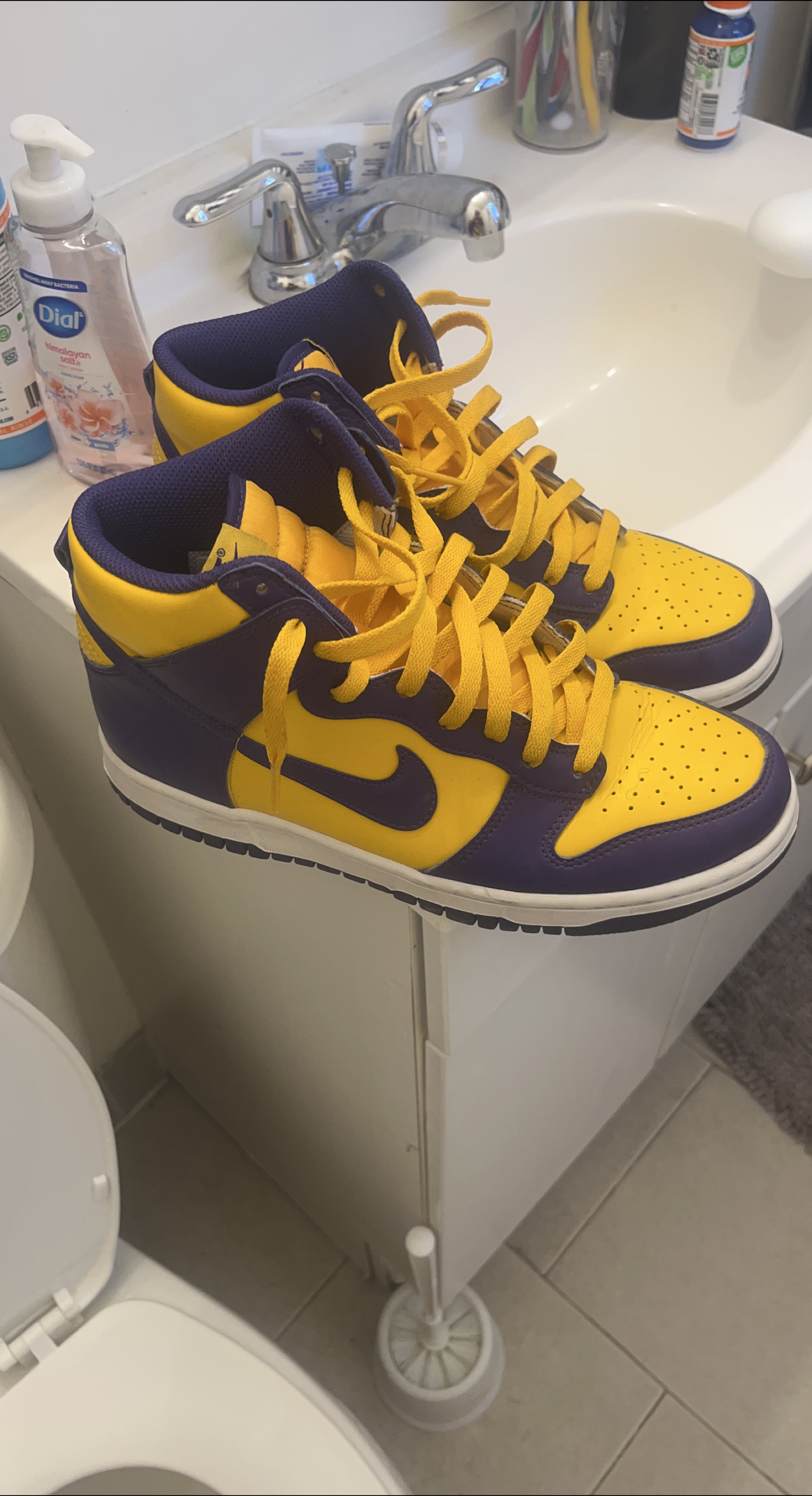 Nike Dunk High Lakers Shoes thumbnail