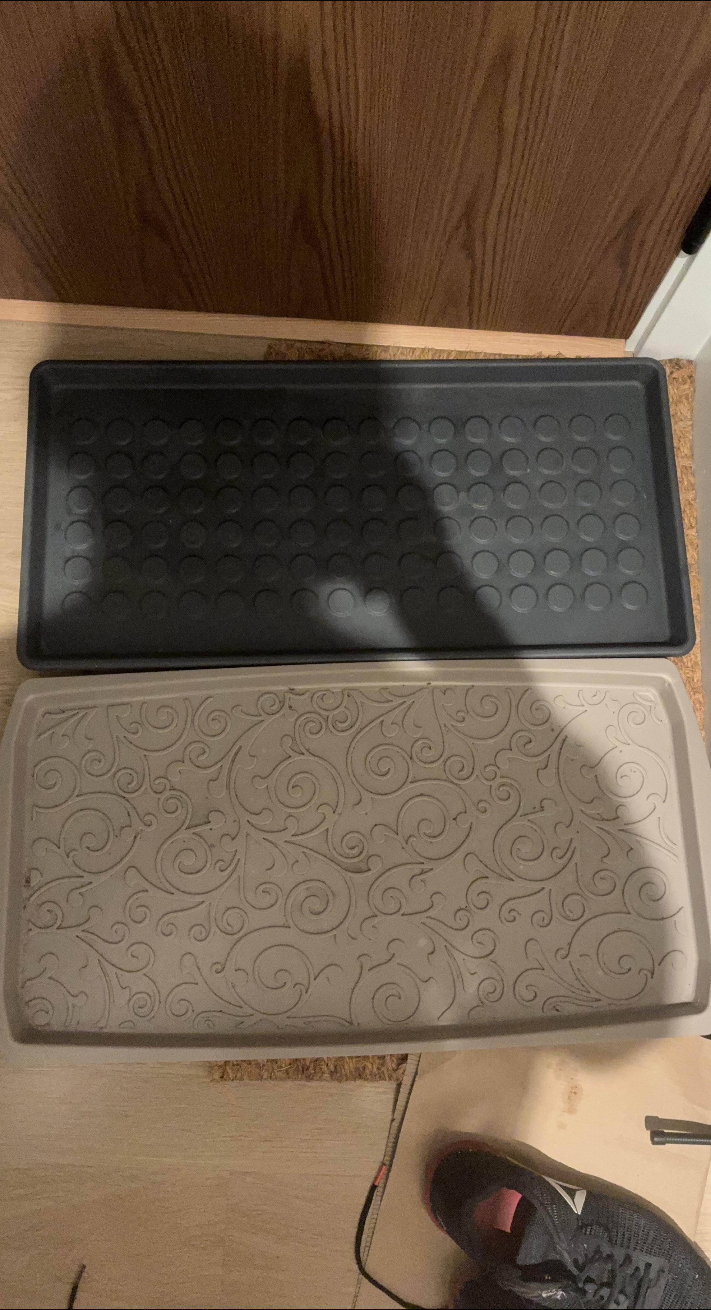 Two Shoe Trays - Black & Beige 💚