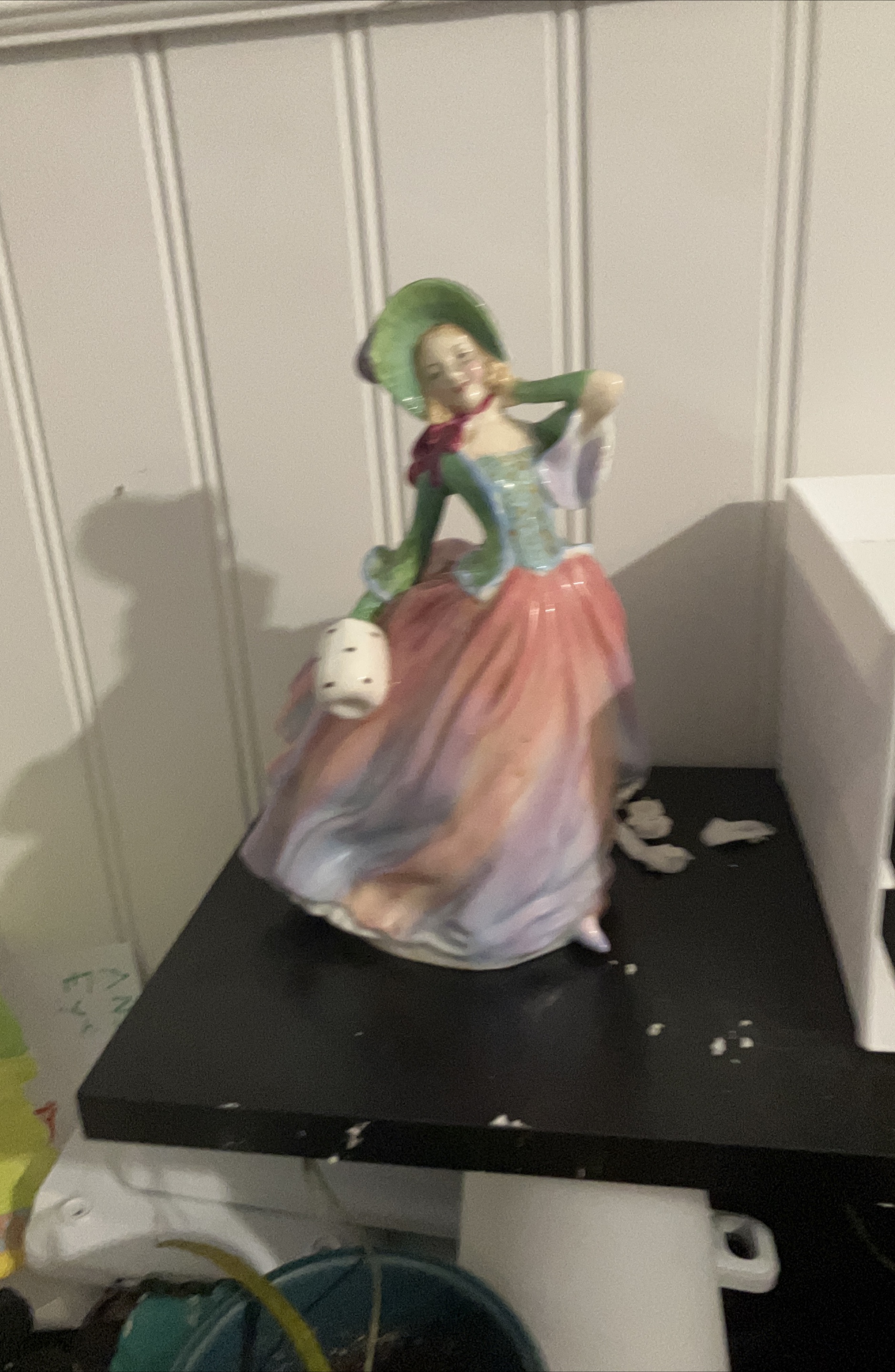 Royal Doulton Figurine - Autumn Breezes thumbnail
