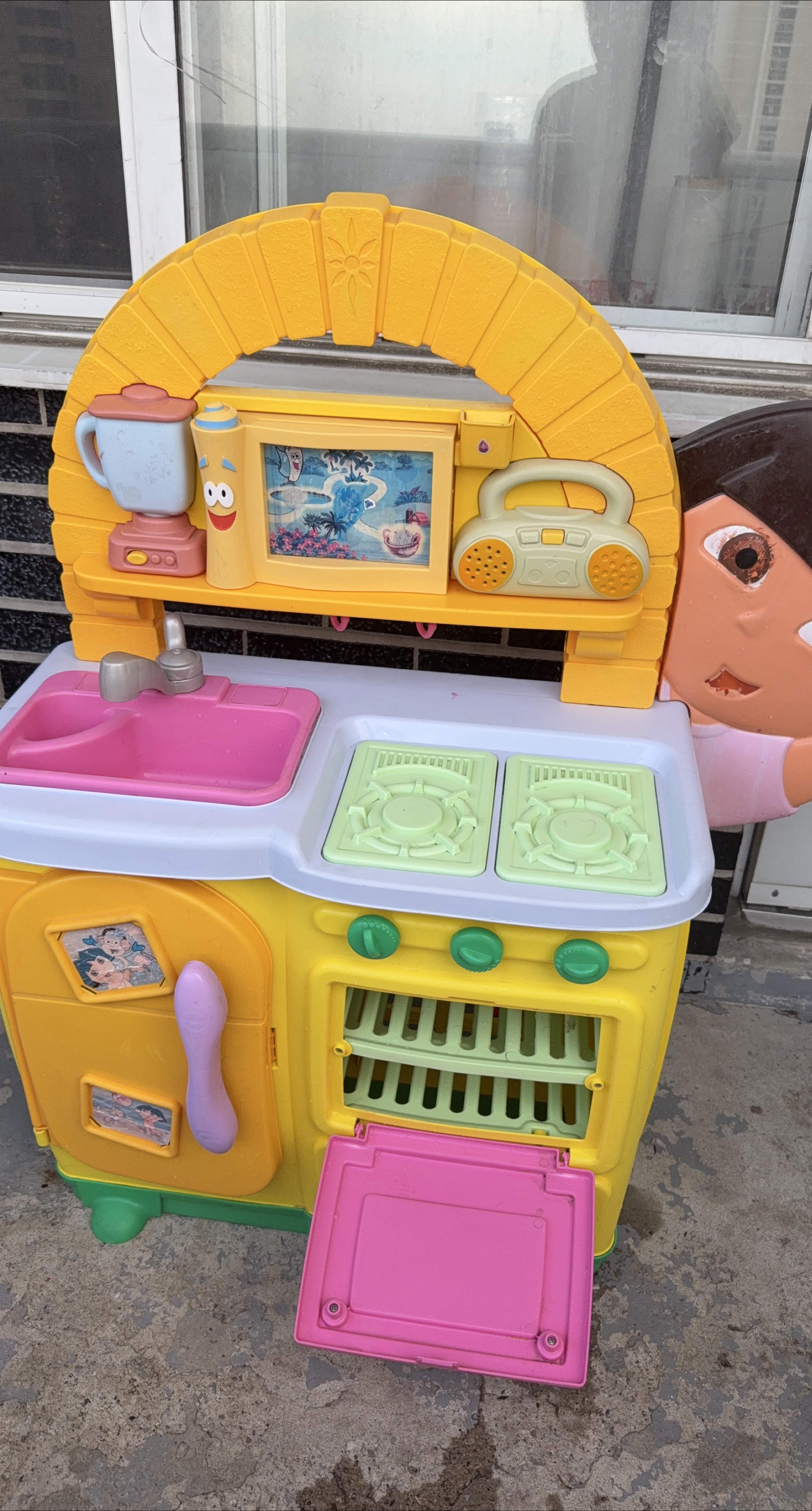 Dora the Explorer Play Kitchen thumbnail