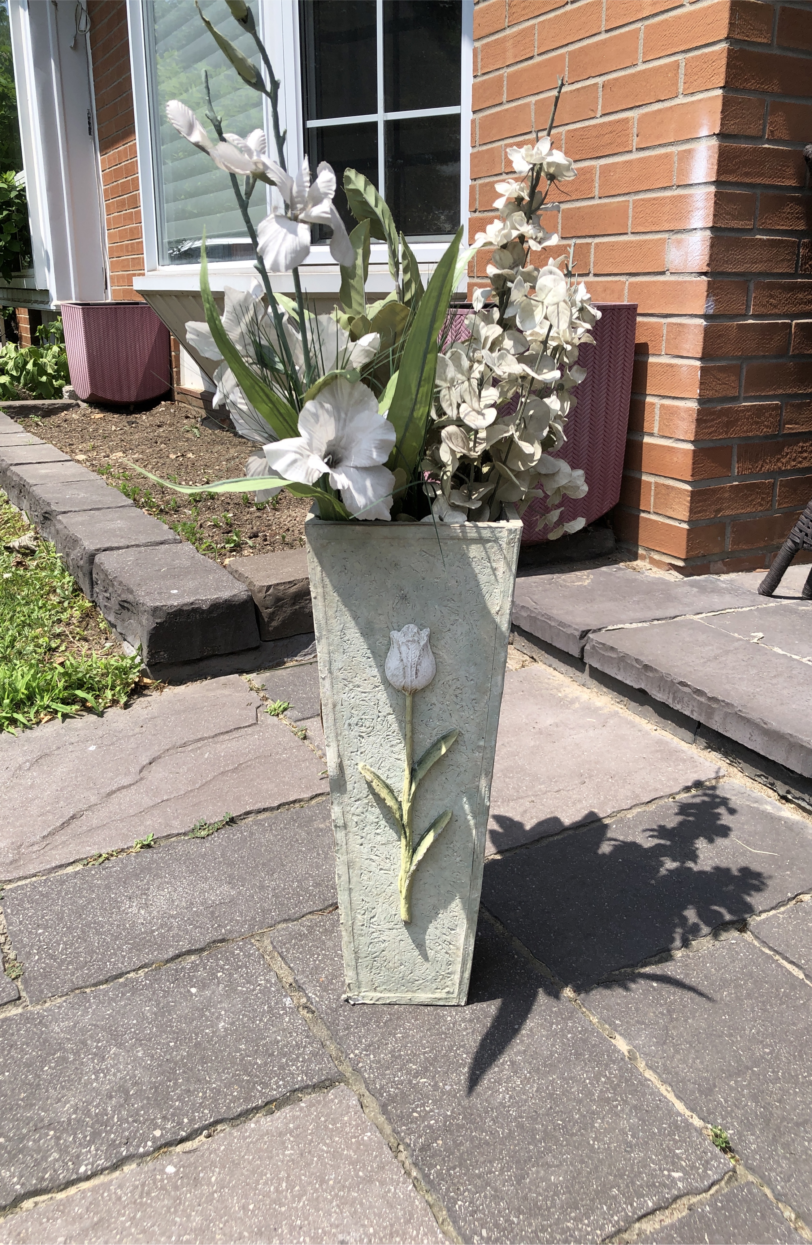 Decorative Floral Arrangement in Vase thumbnail