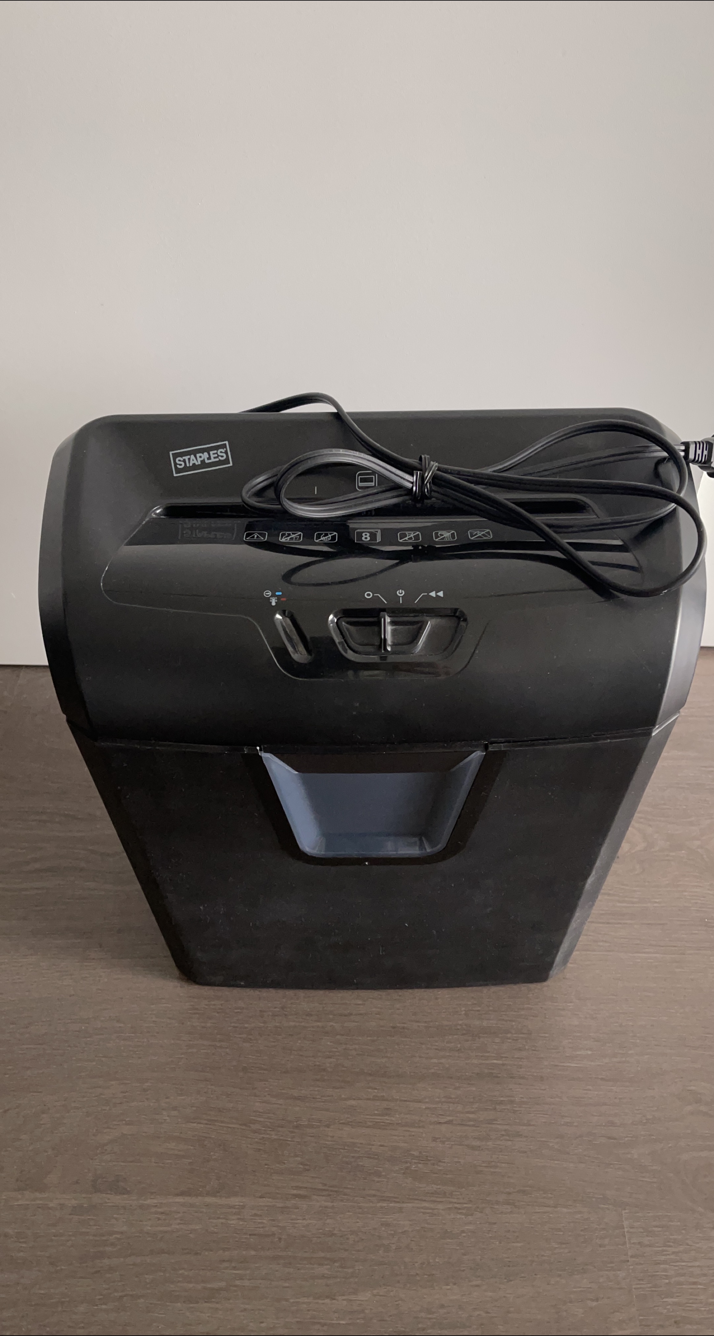 Staples Paper Shredder thumbnail