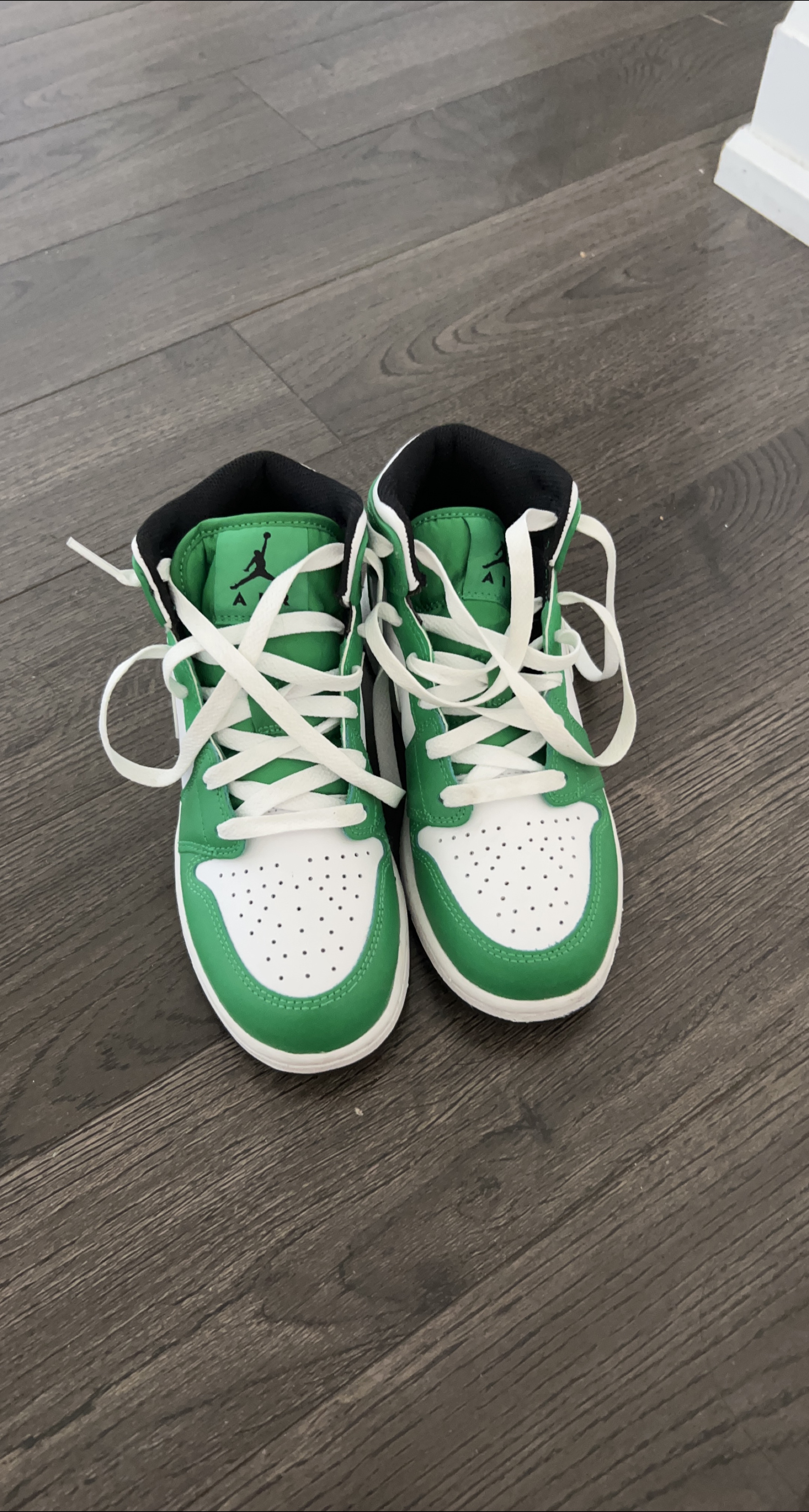 Jordan 1 Mid Lucky Green - Size 4Y
