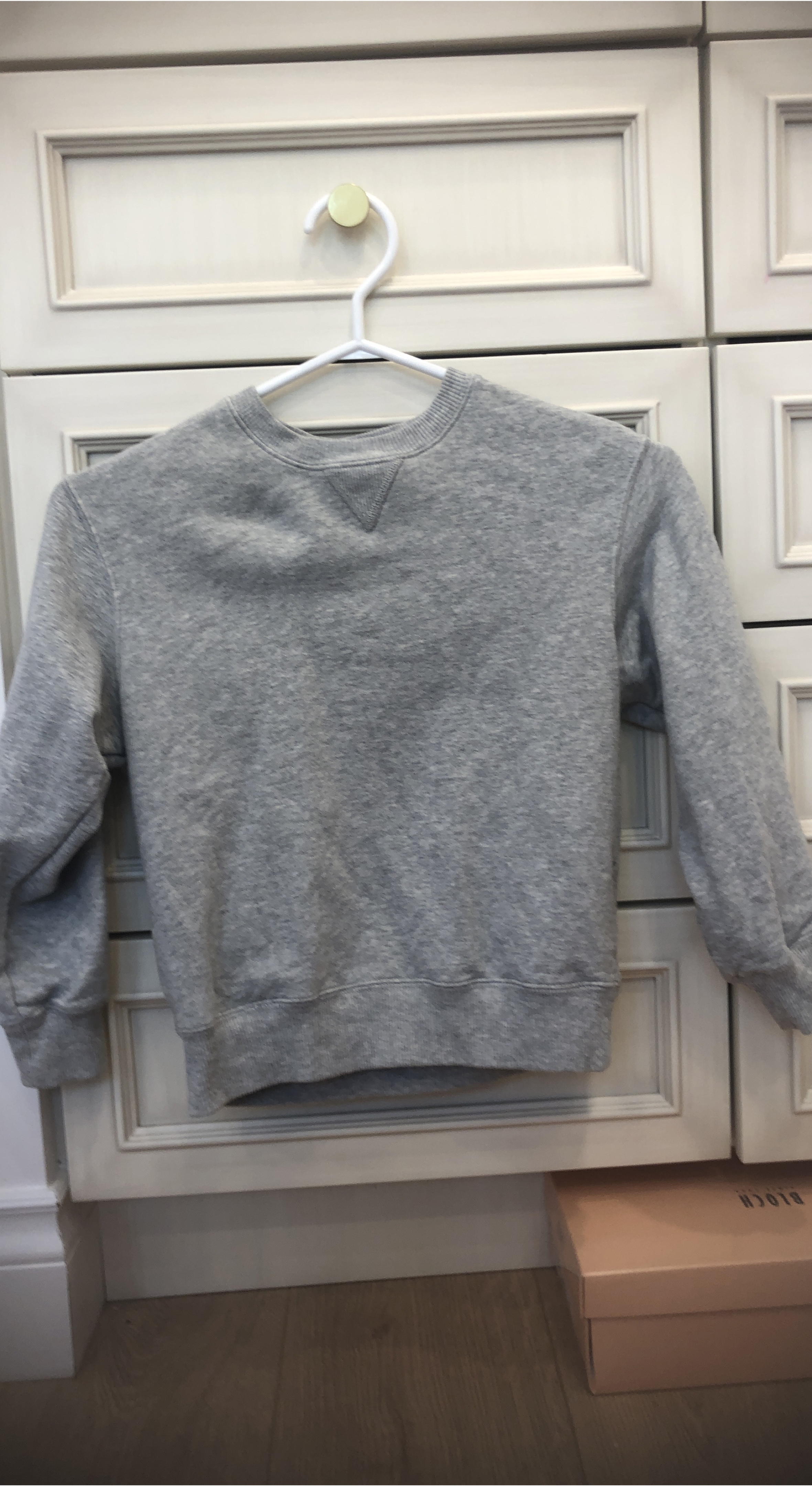 Kids Uniqlo Grey Sweatshirt - 8-9 year olds (130 cm) thumbnail