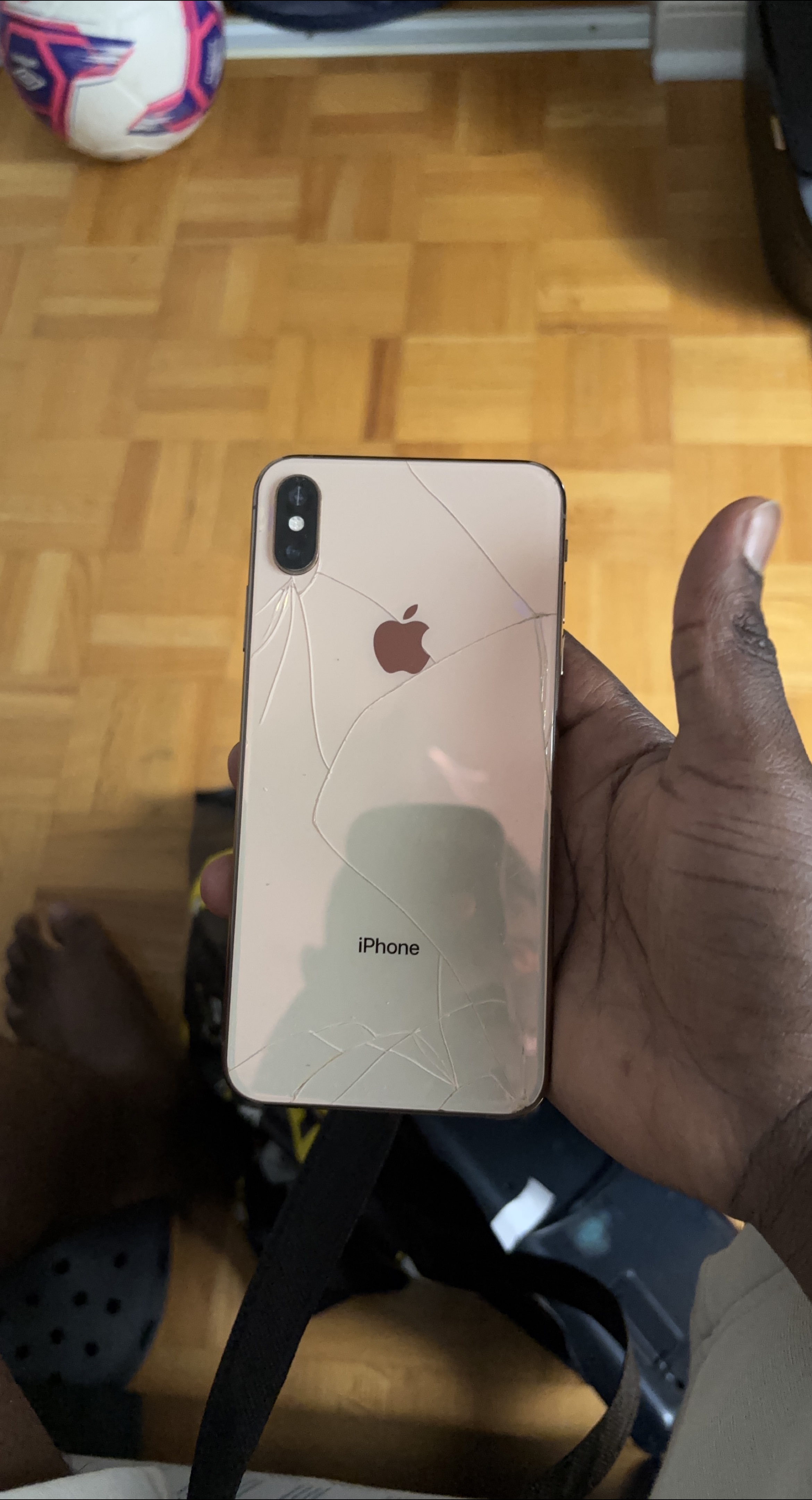 Cracked iPhone XS Max thumbnail