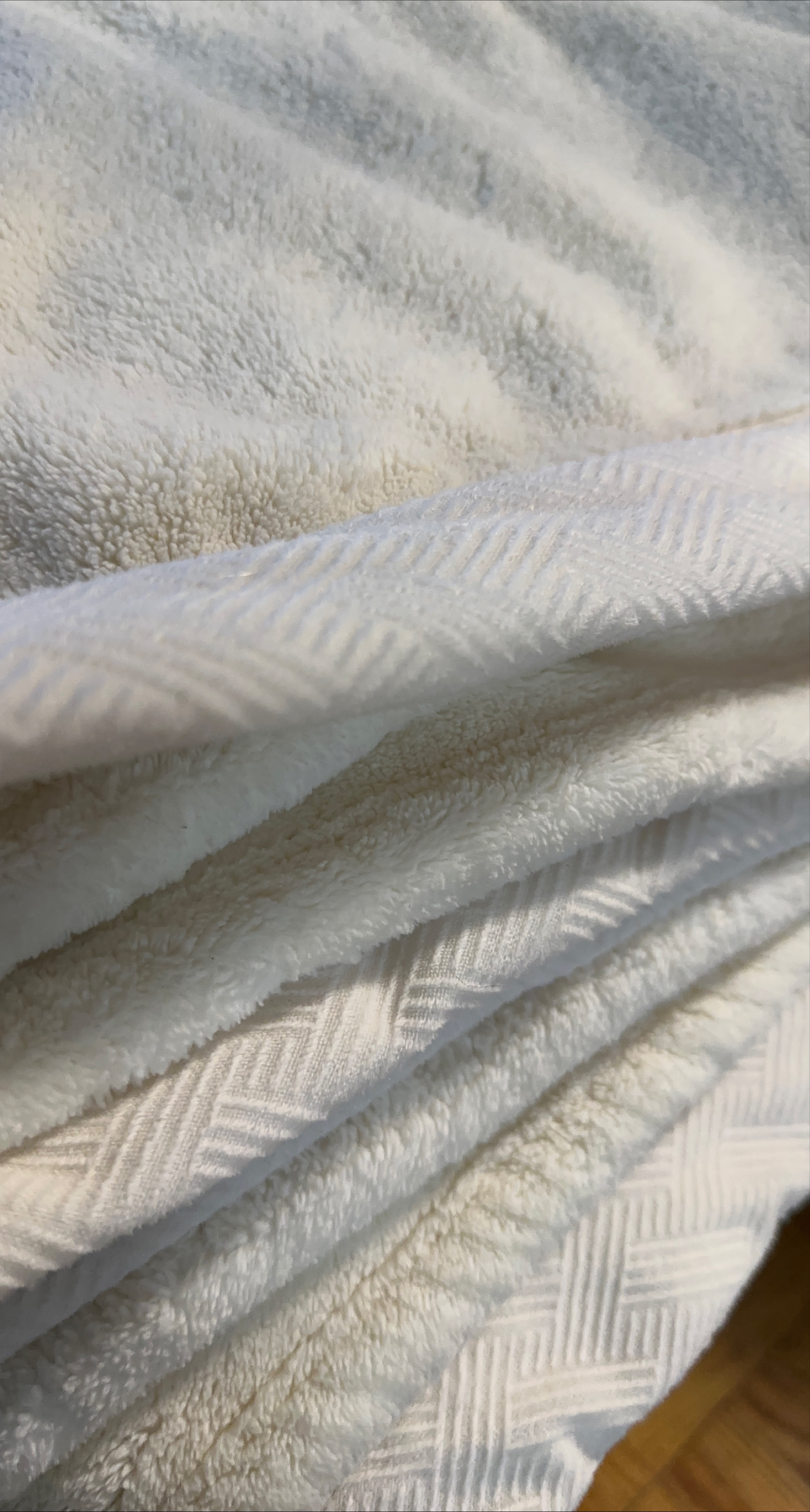 Kirkland Signature Plush Blanket - Queen Size thumbnail