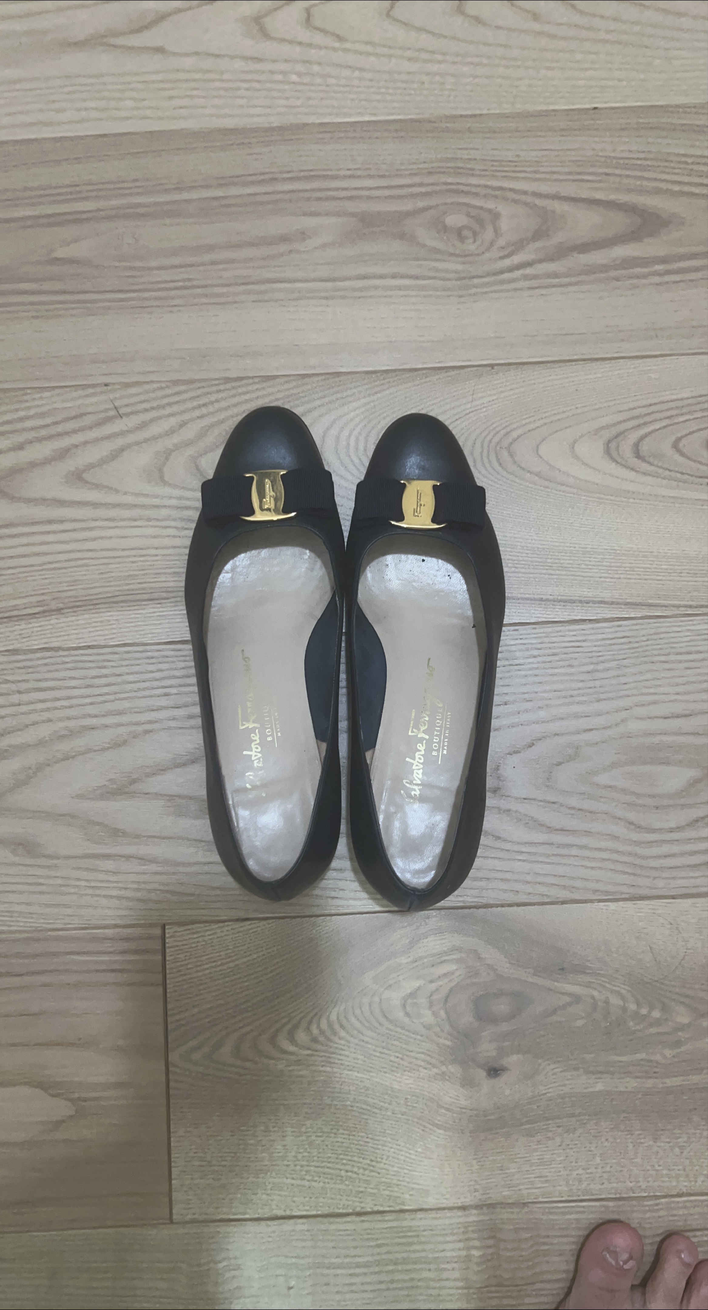 Salvatore Ferragamo Navy Blue Leather Flats thumbnail