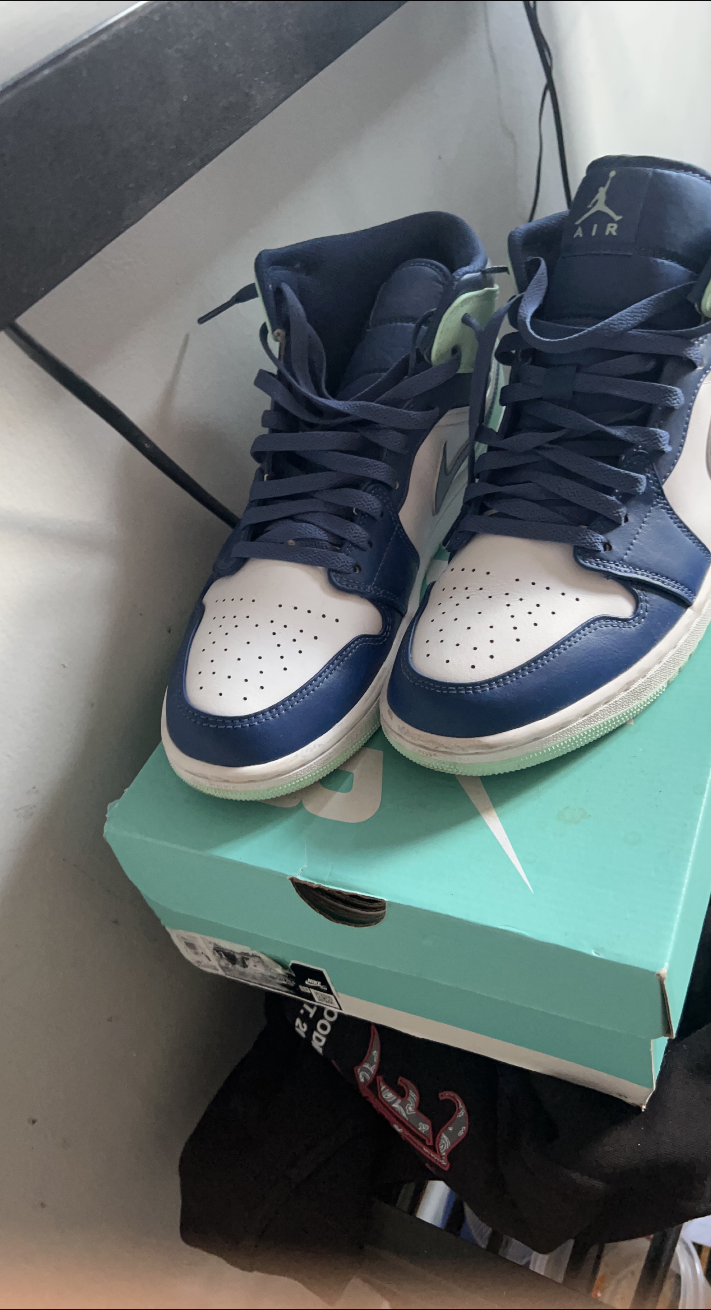 Air Jordan 1 Mid SE Shoes thumbnail