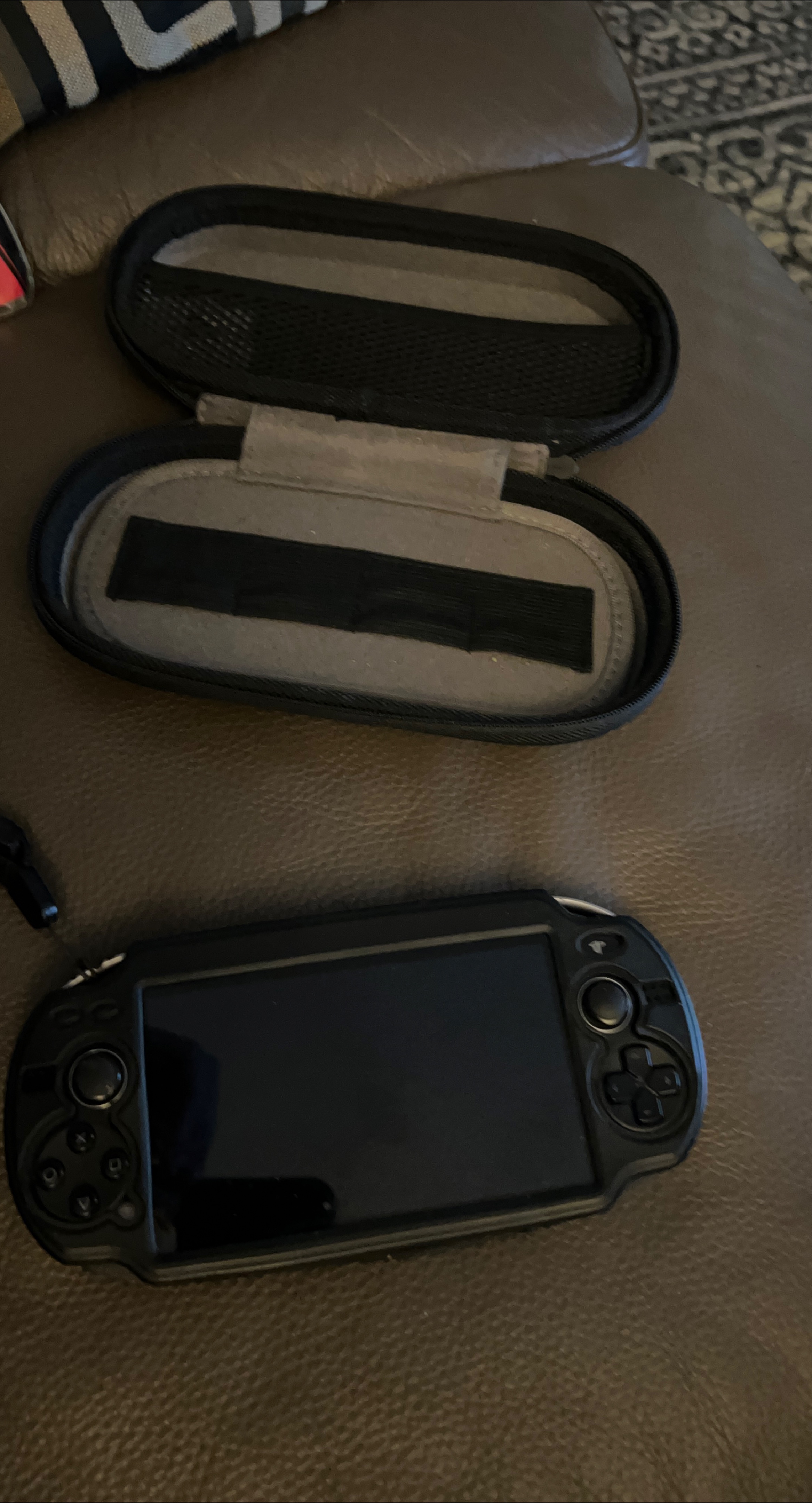NOT WORKING PlayStation Vita (PS Vita) with Case thumbnail