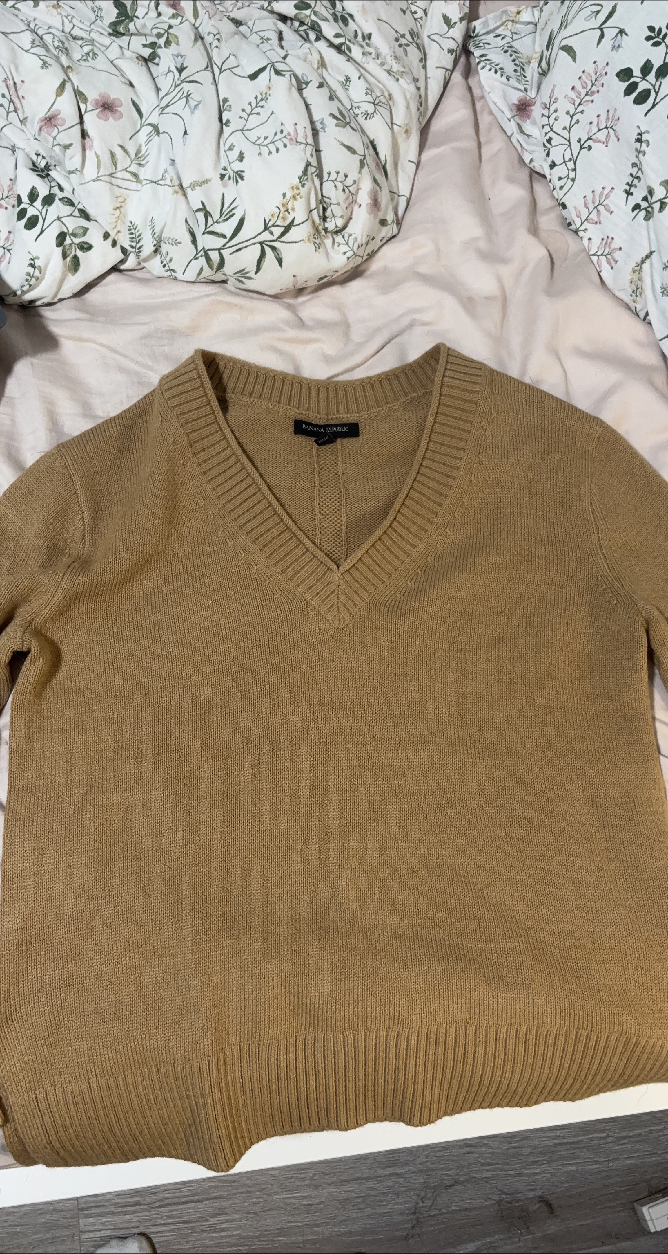 Banana Republic V-Neck Sweater - Size M thumbnail