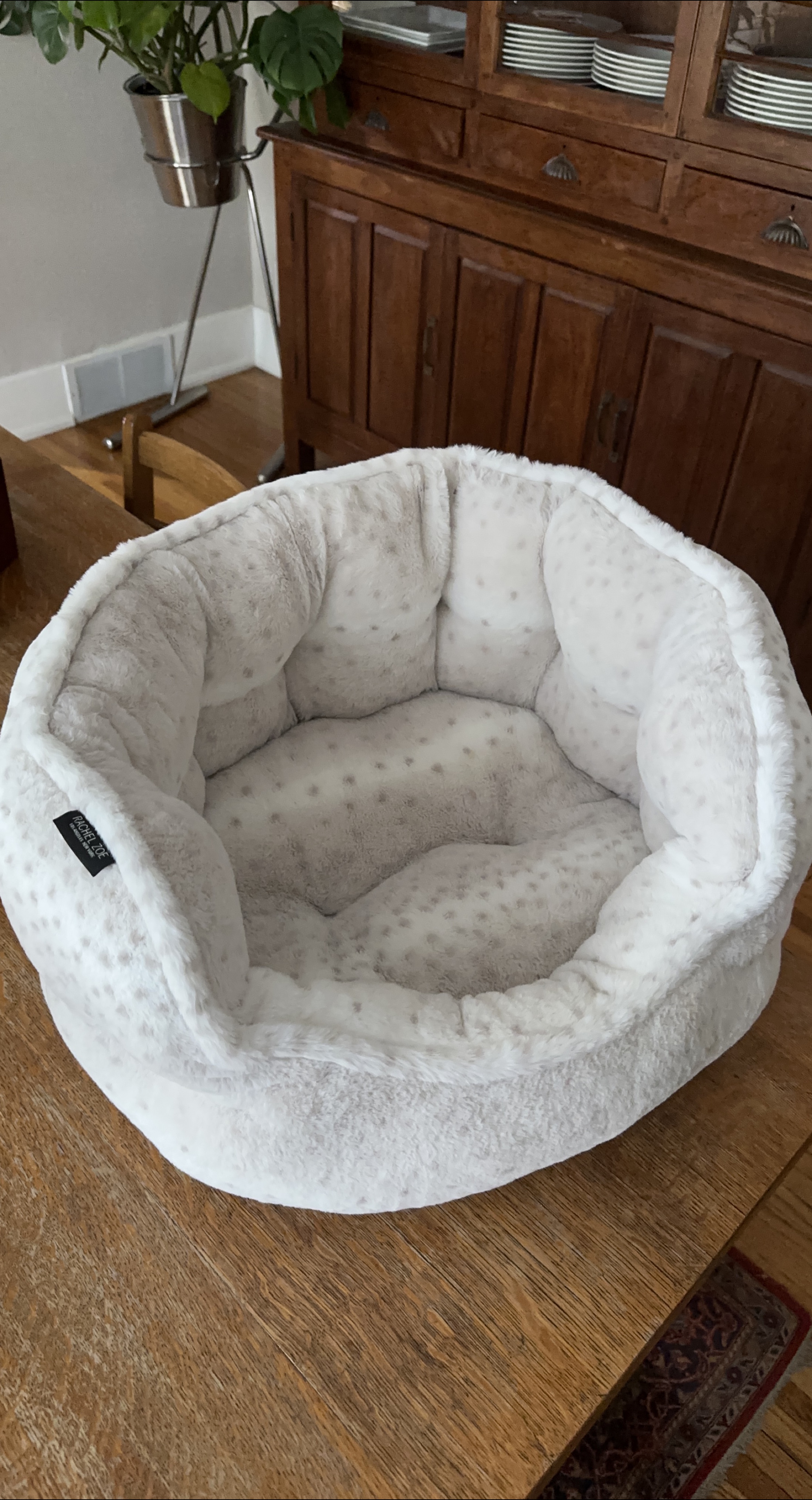 Rachel Zoe White Plush Pet Bed thumbnail