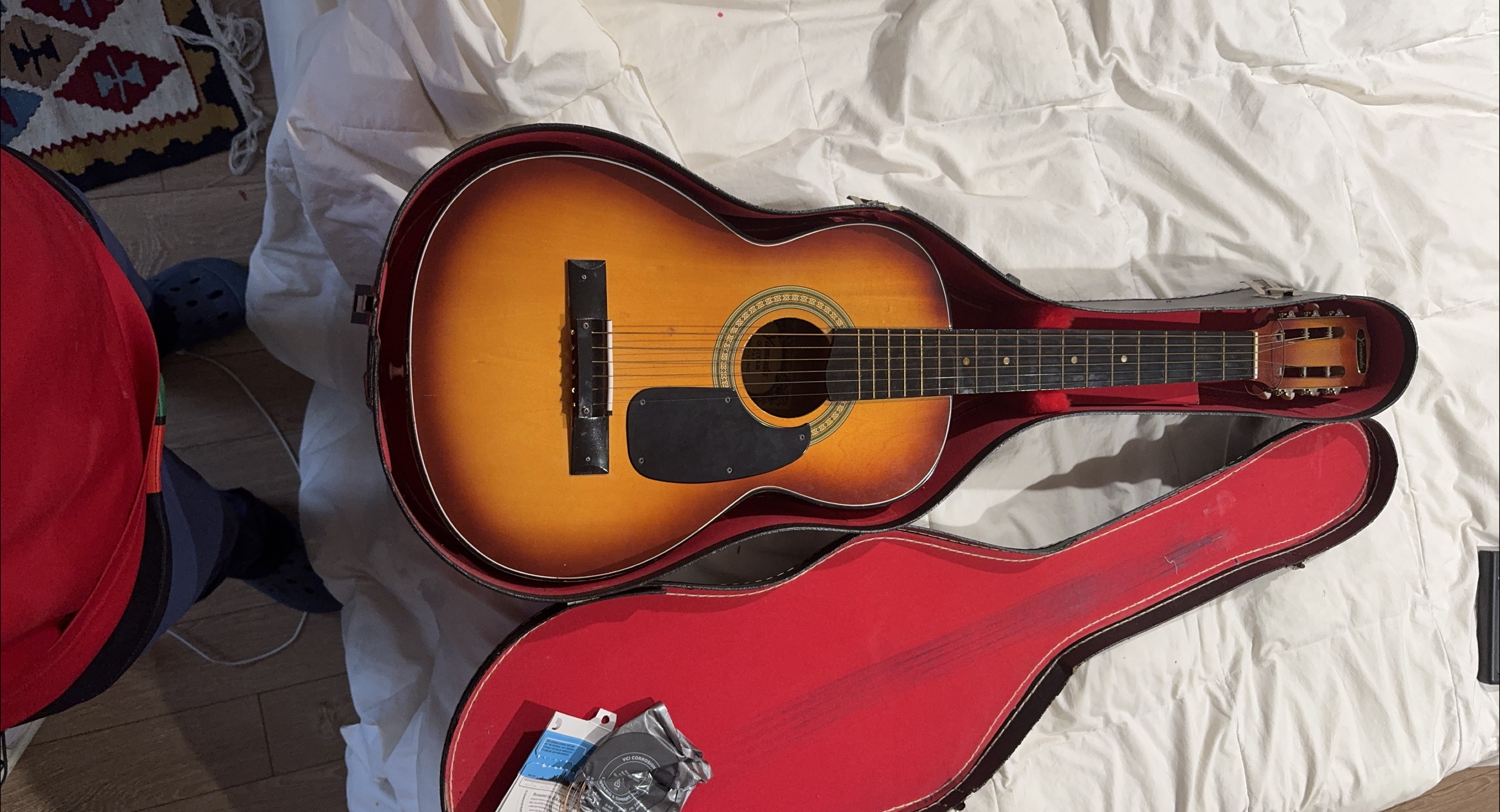 Yamaha Acoustic Guitar PLUS the Case!!!