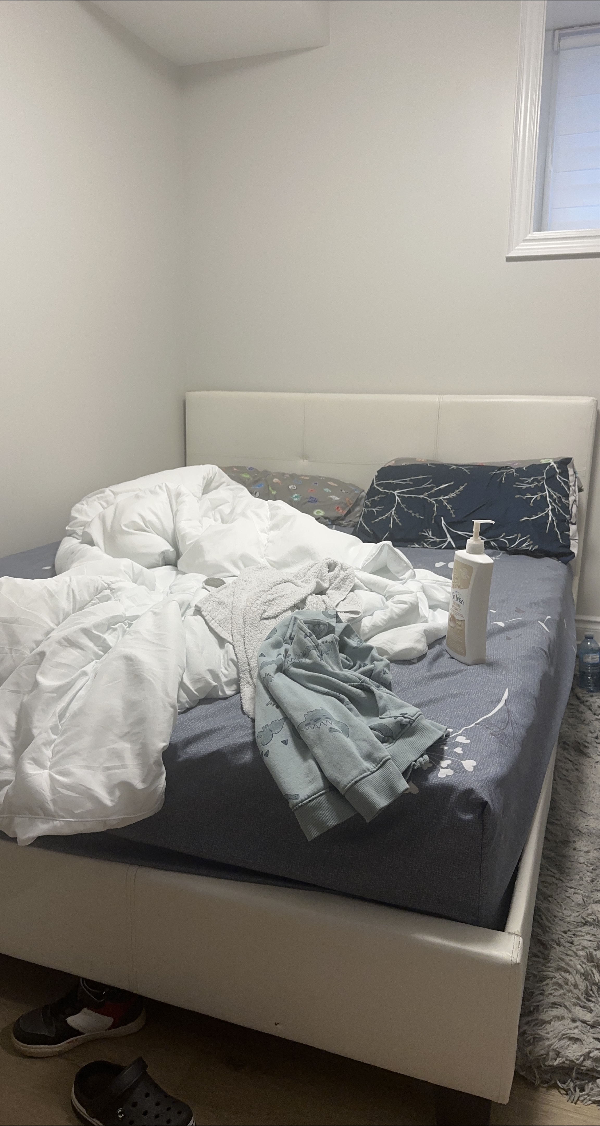 Queen size mattress thumbnail