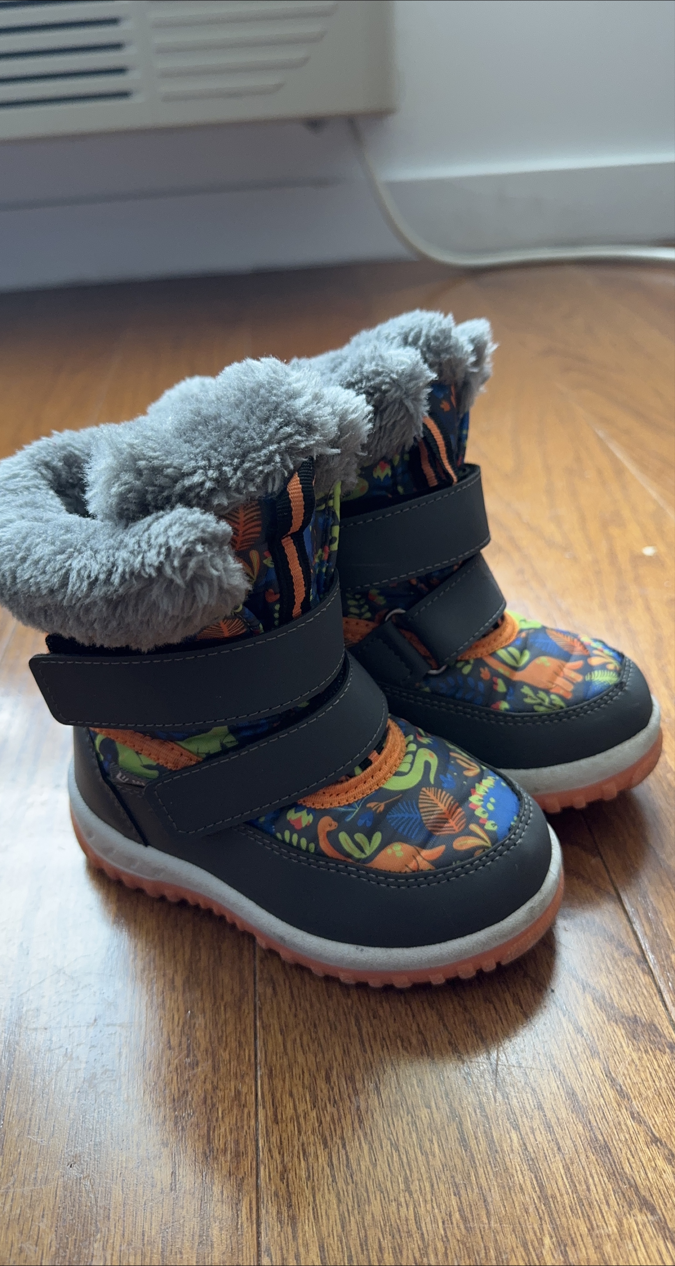 Kids Winter Boots thumbnail