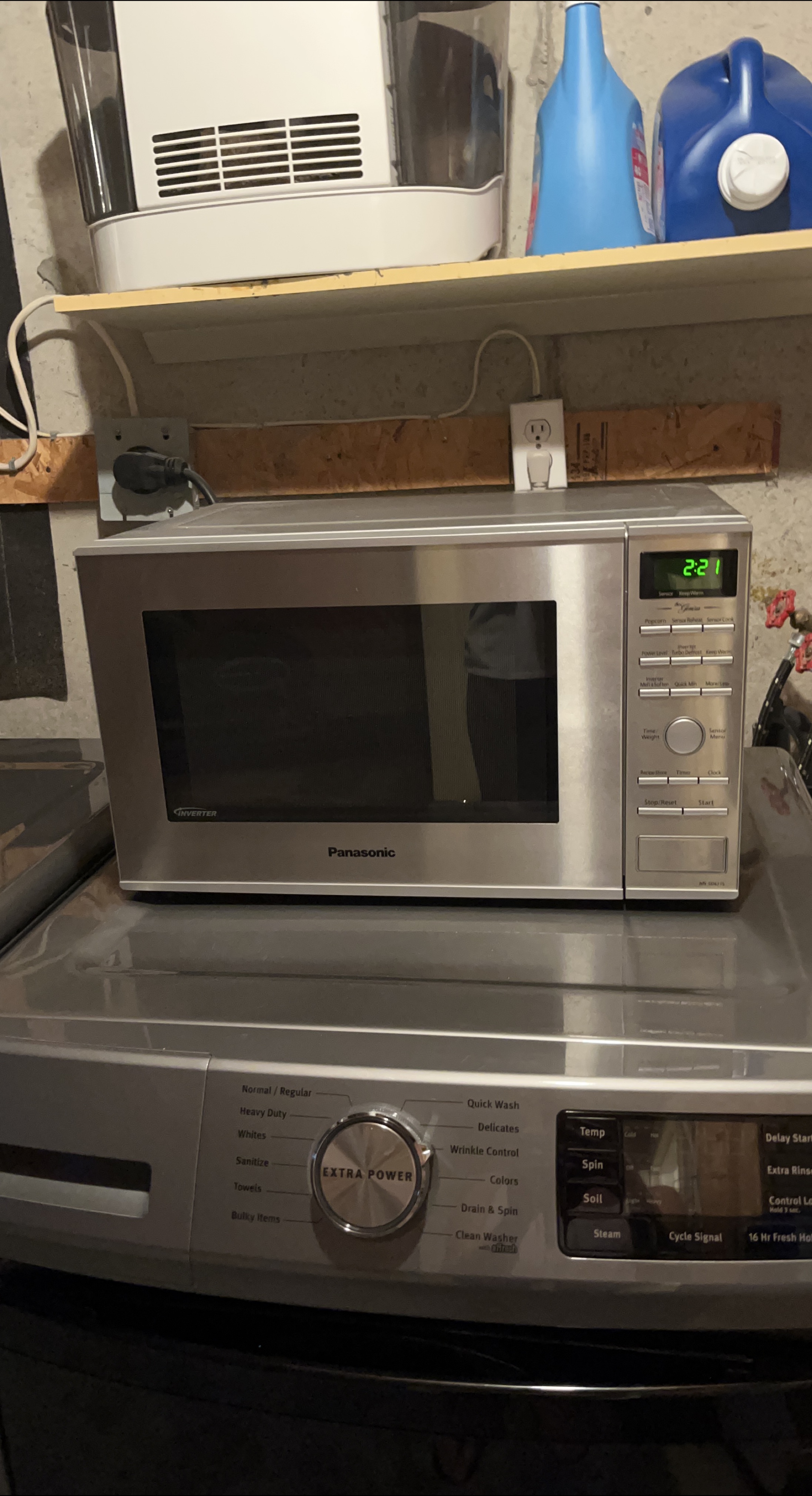 Panasonic NN-SD671S The Genius Inverter Microwave thumbnail