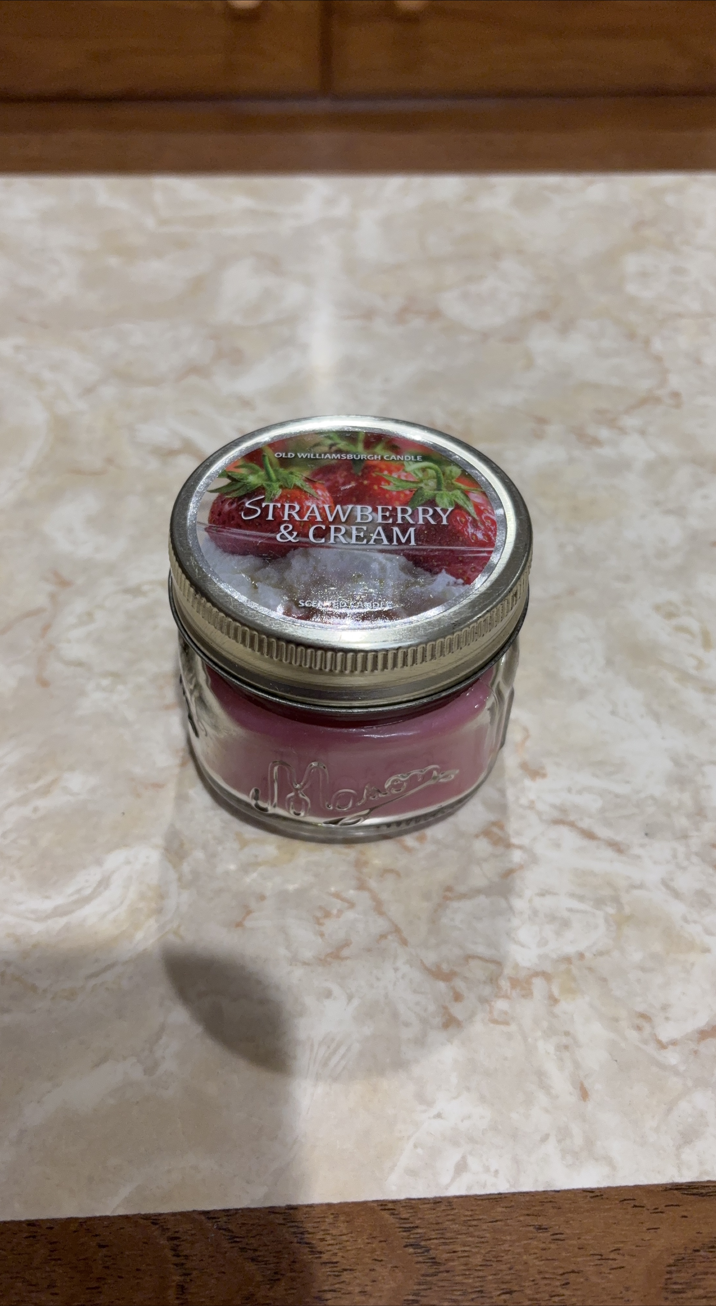 #freecycle Old Williamsburg Strawberry & Cream Candle thumbnail