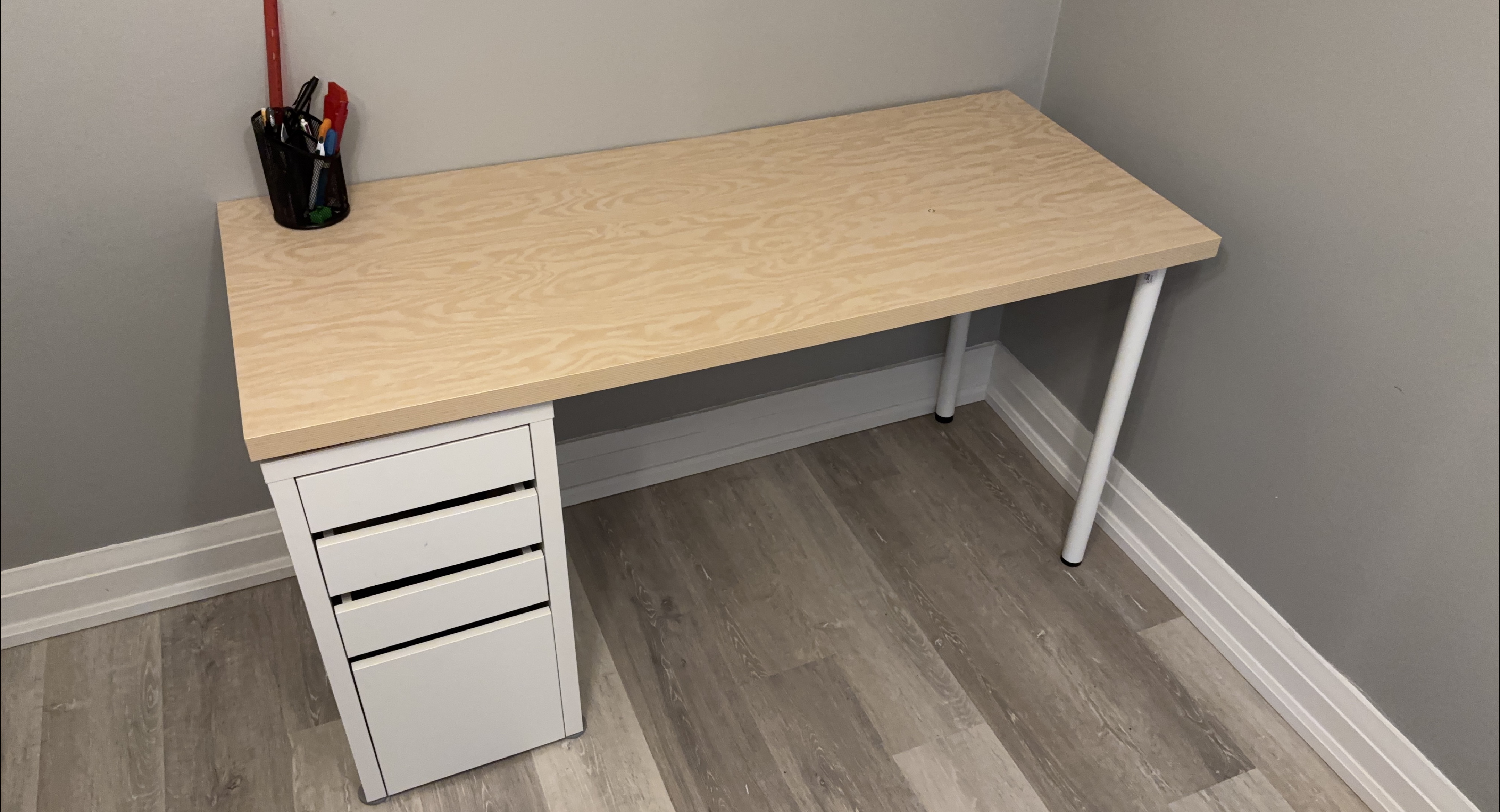 Desk with drawer unit