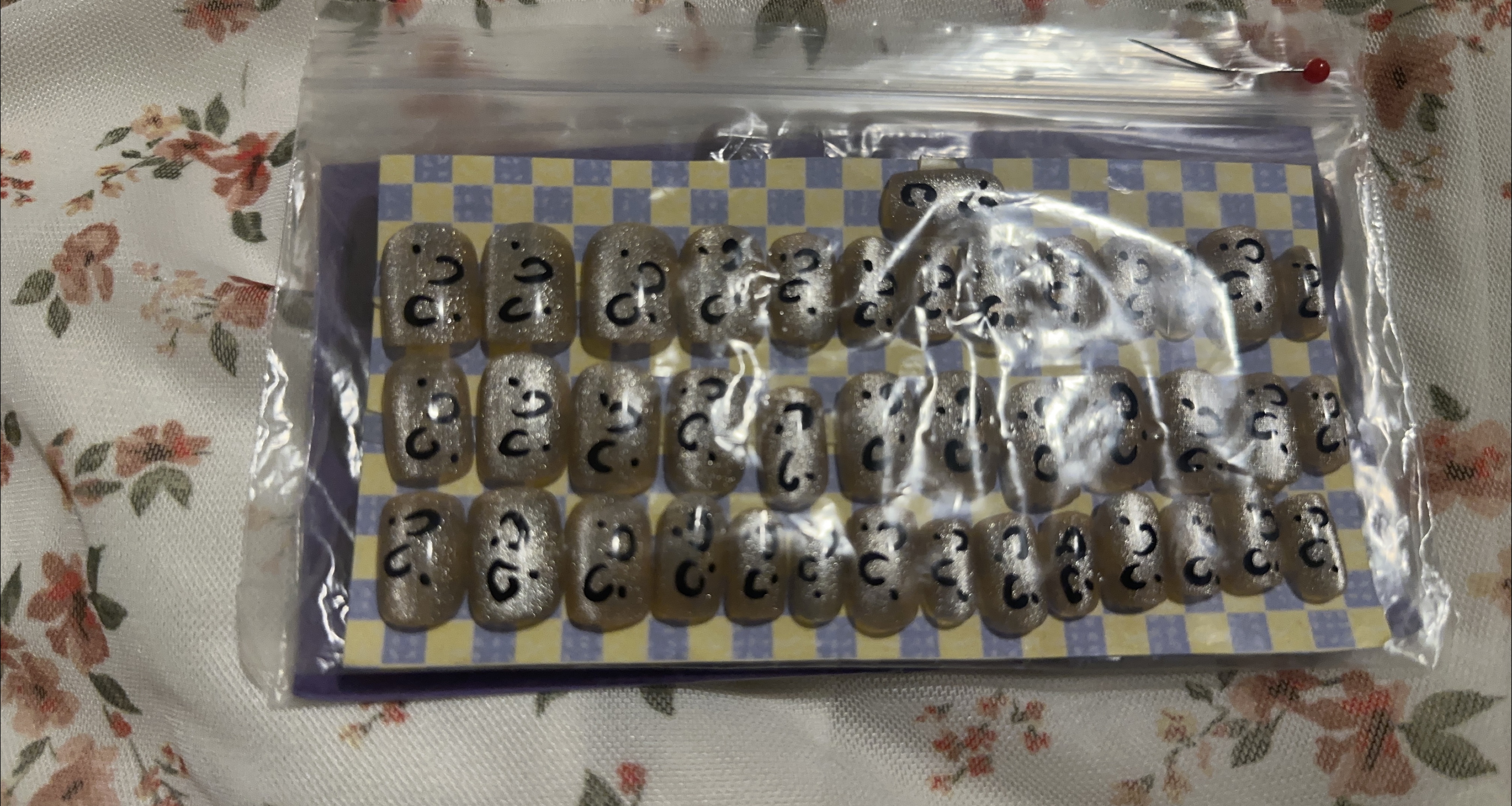 Press-on Nails with Smiley Face Design thumbnail