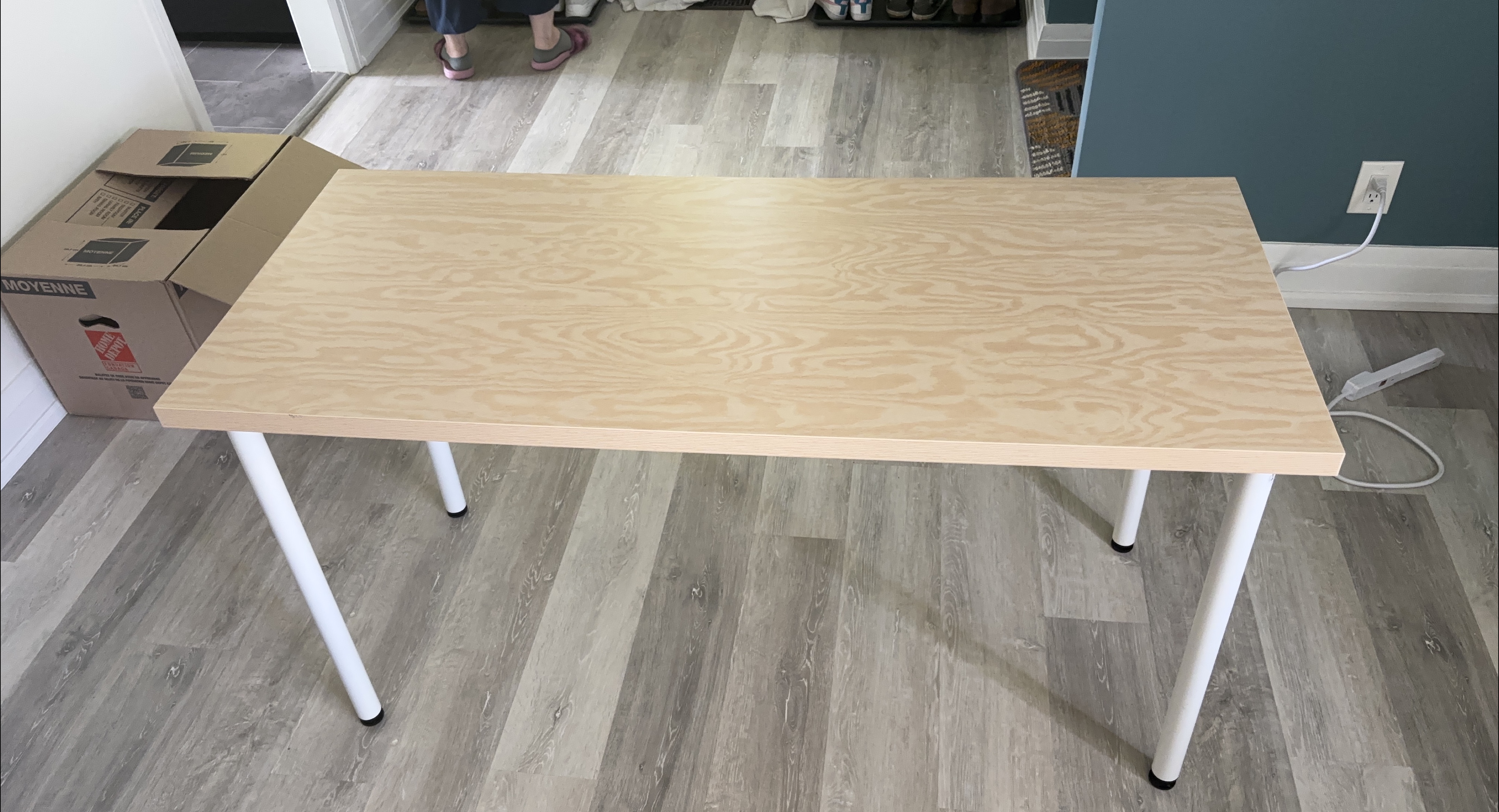 Ikea top table with white legs 140x60 thumbnail