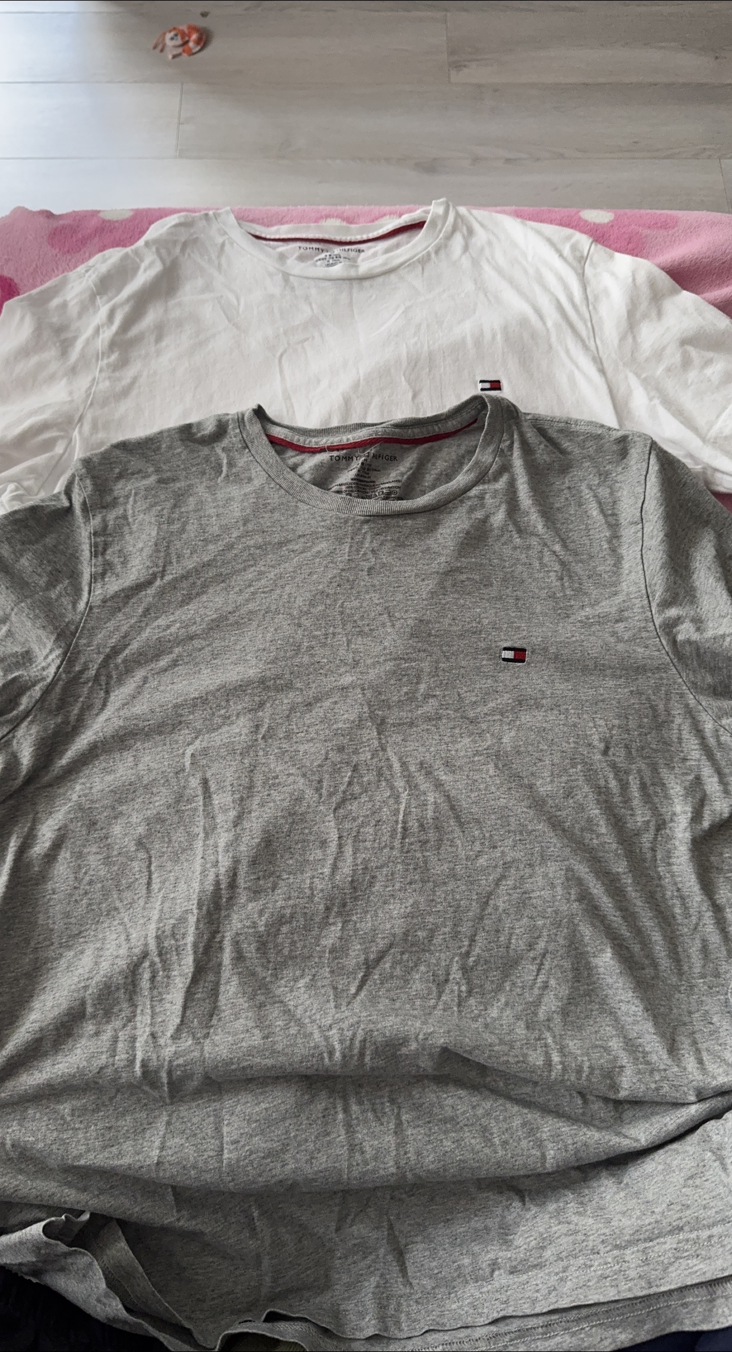 Tommy Hilfiger T-Shirts (Grey & White) thumbnail
