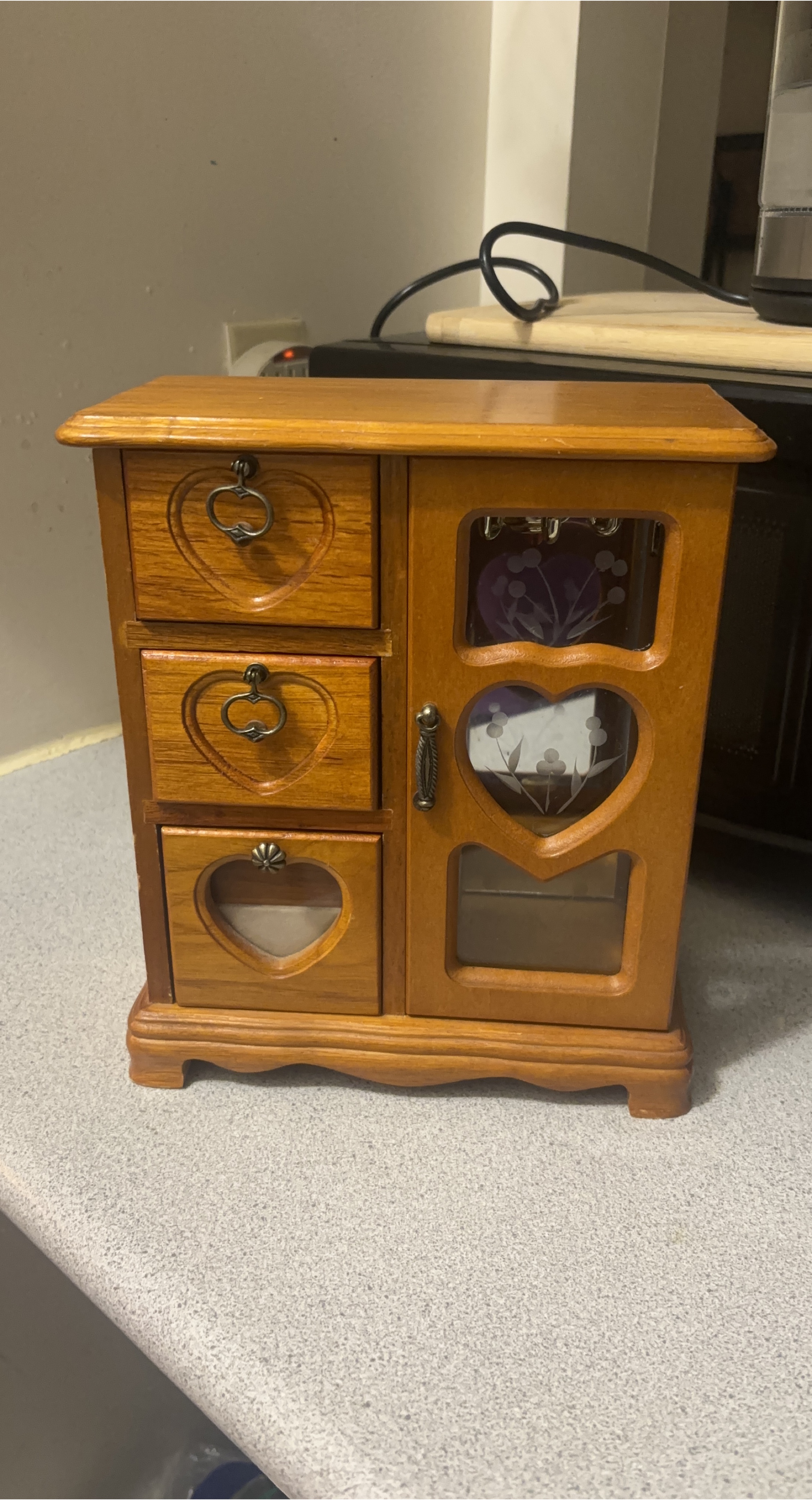 Wooden Jewellery Box with Heart Details image indicator(1)