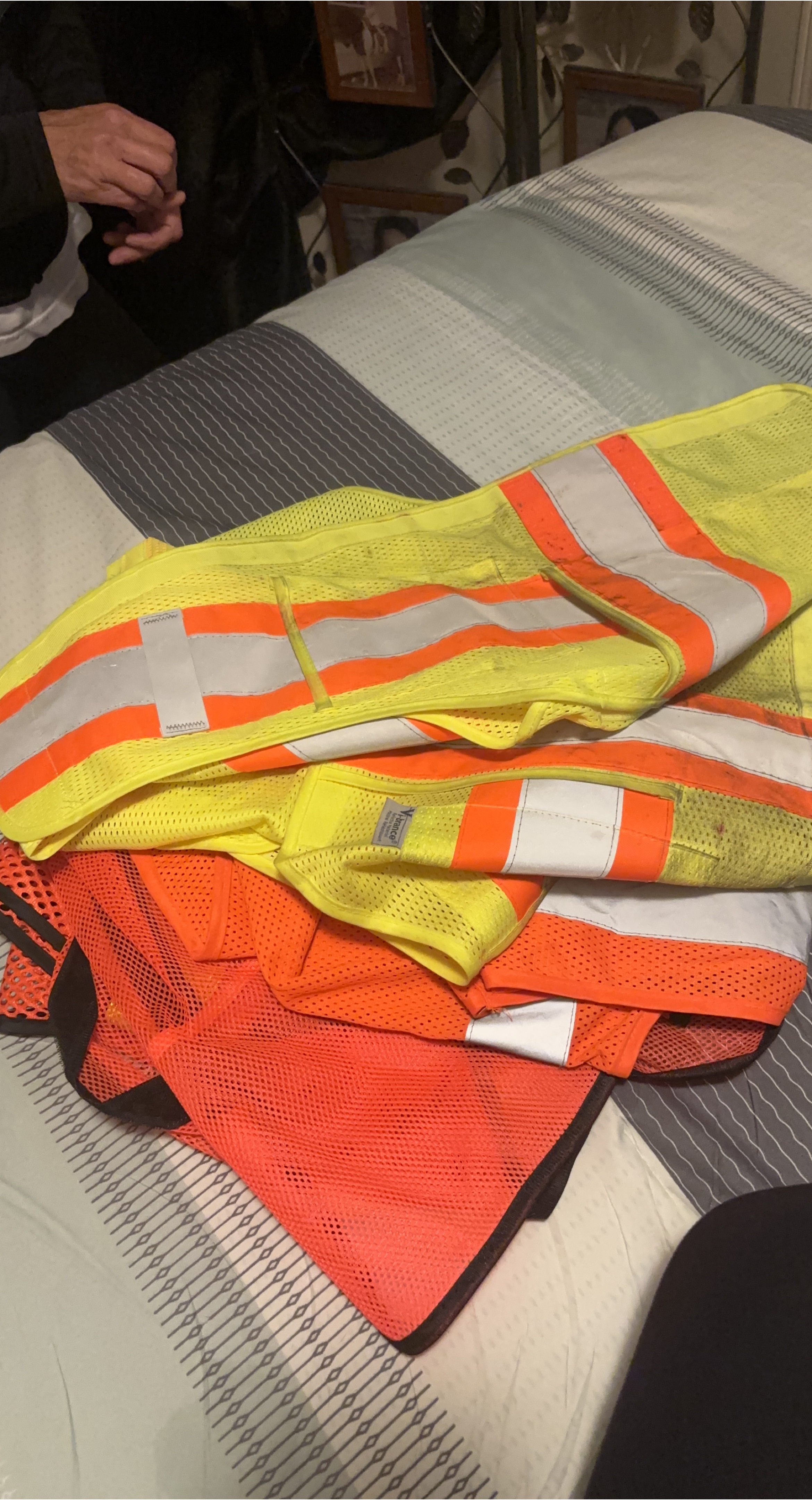 Hi-Vis Safety Vests - Orange & Yellow image indicator(1)