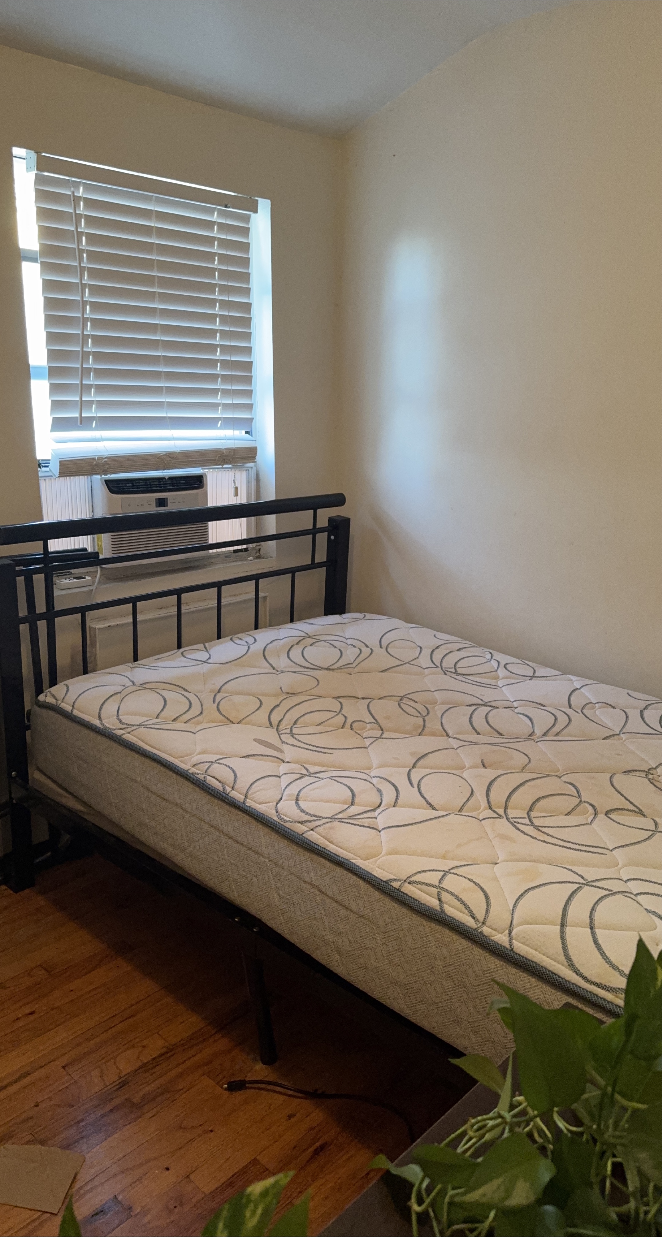 Used Mattress thumbnail