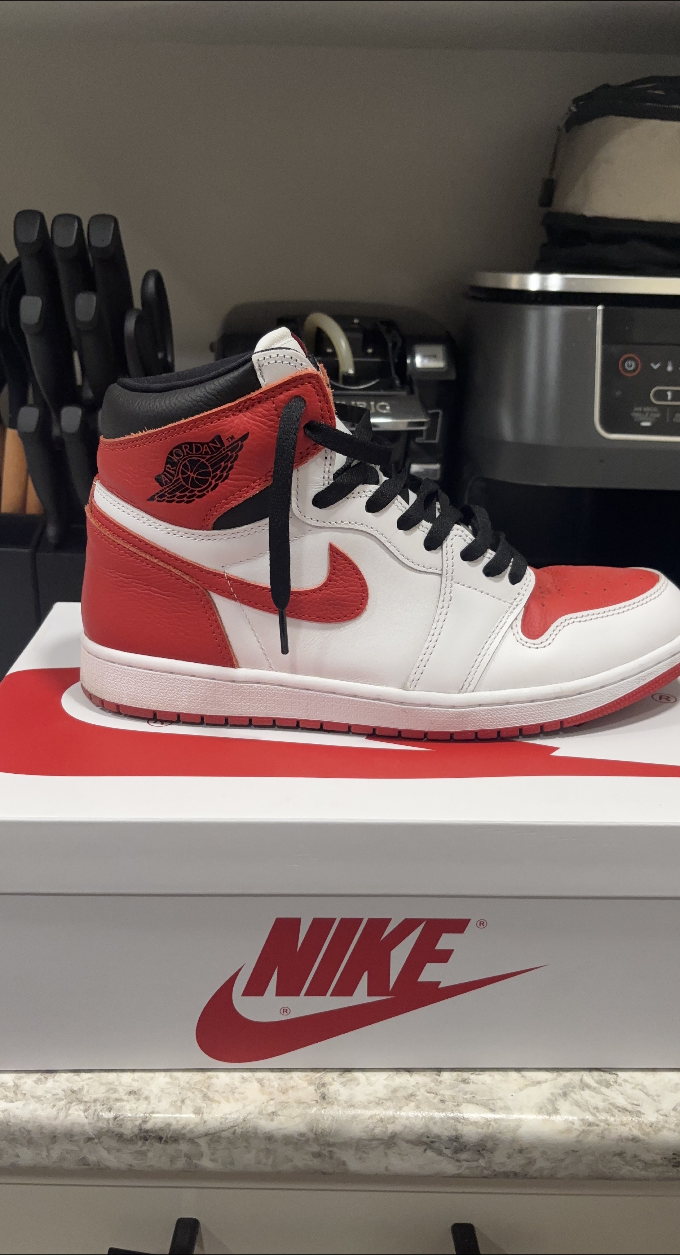 Nike Air Jordan 1 High OG heritage thumbnail