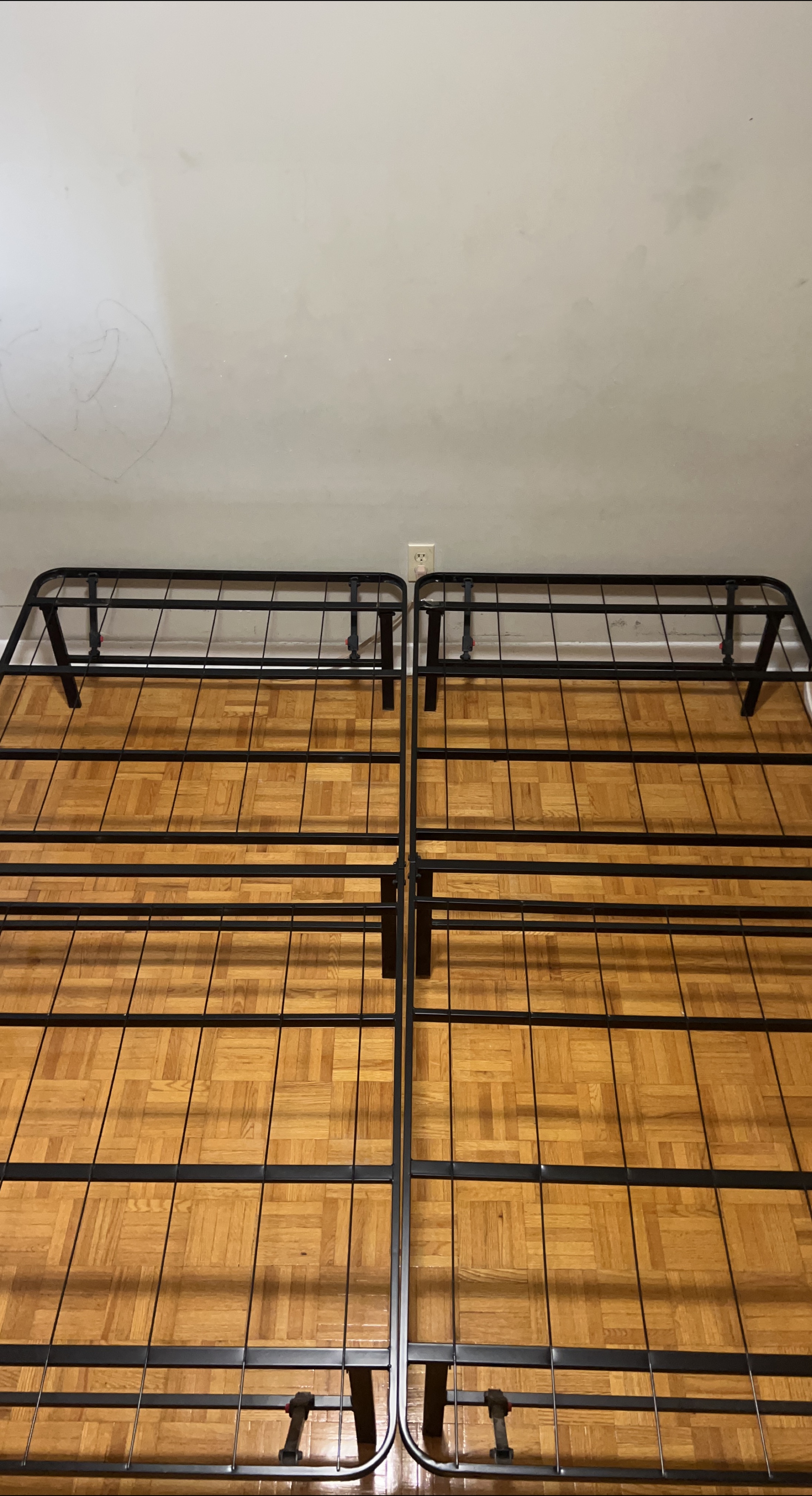 Metal Bed Frame for King or 2 Twin Mattress 🇨🇦 thumbnail