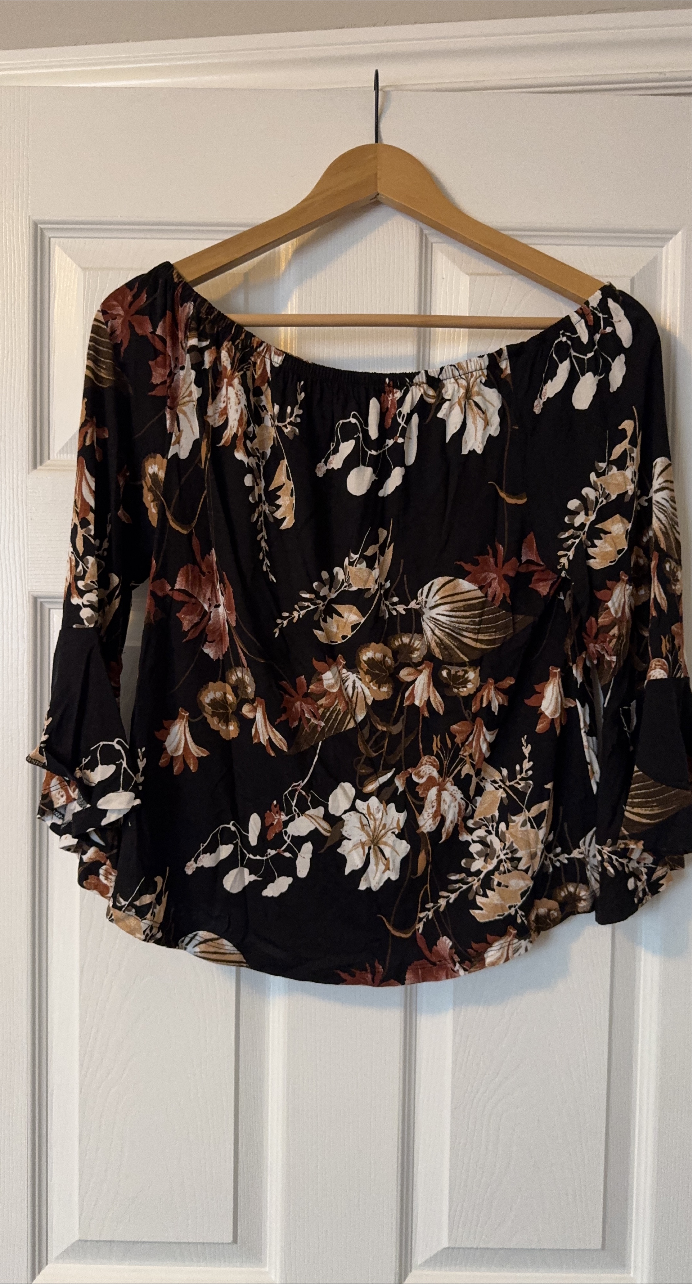 Floral Print Off-Shoulder Blouse thumbnail