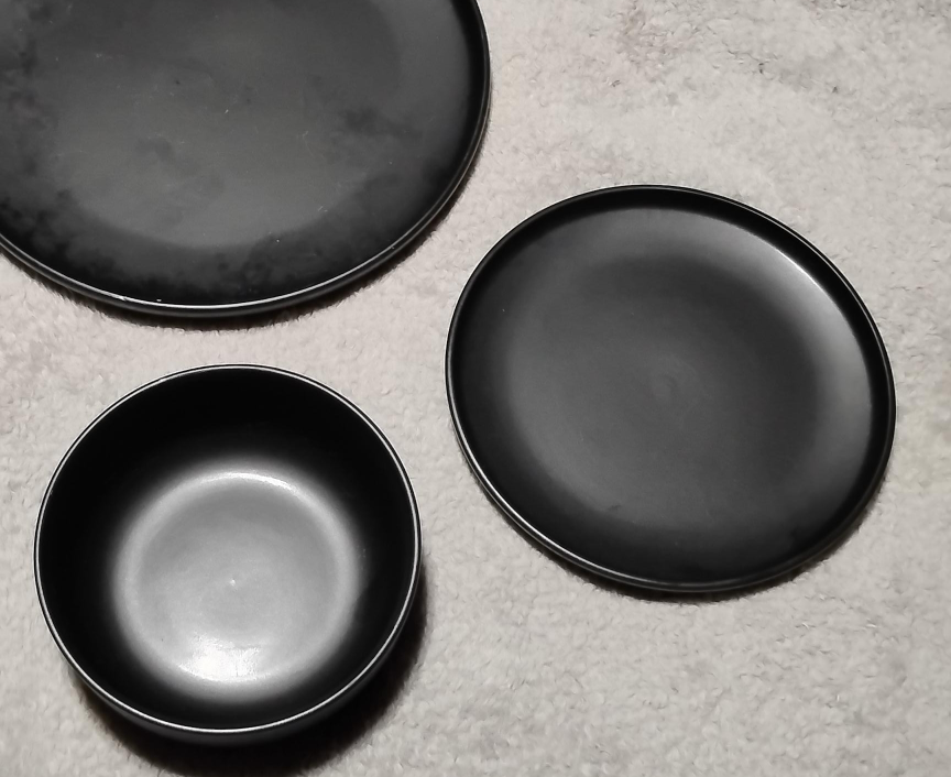 Black Plates and Bowl Set of 8 I think one dinner plates missing thumbnail