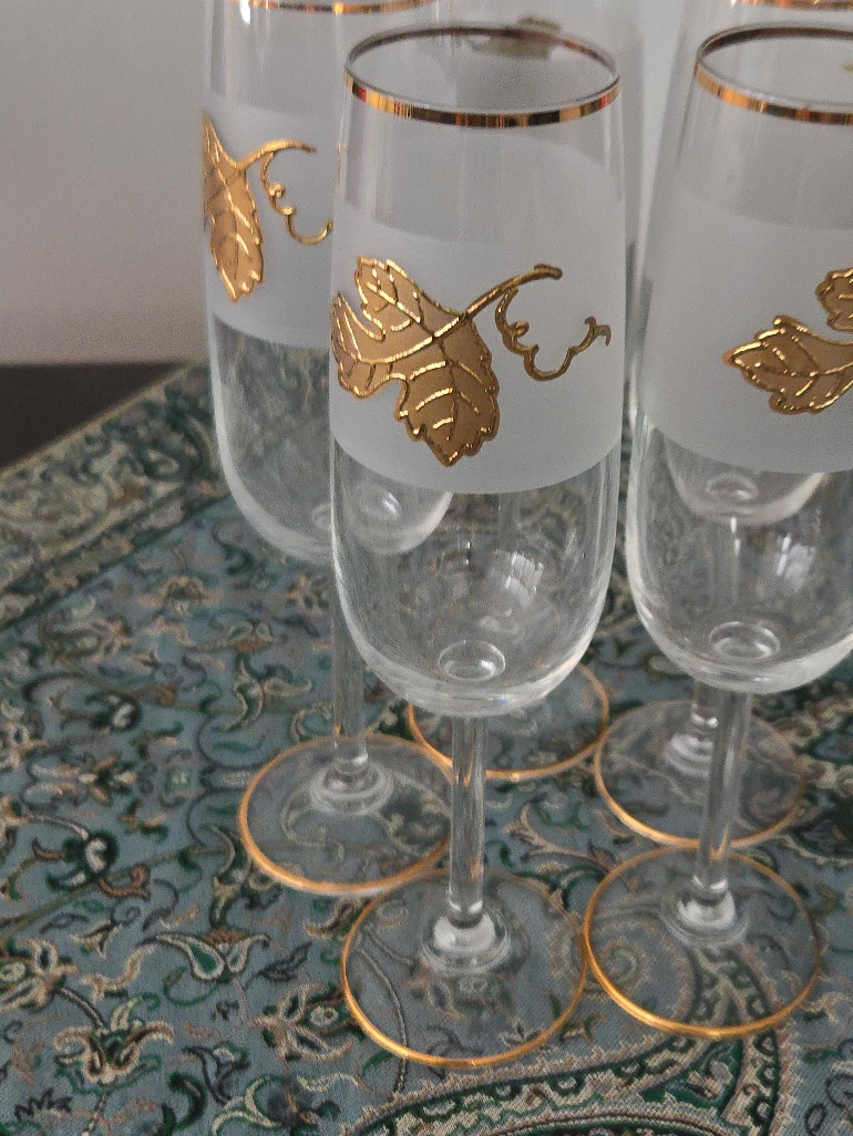 Set of 6 Frosted Wine Glasses with Gold Leaf Design thumbnail