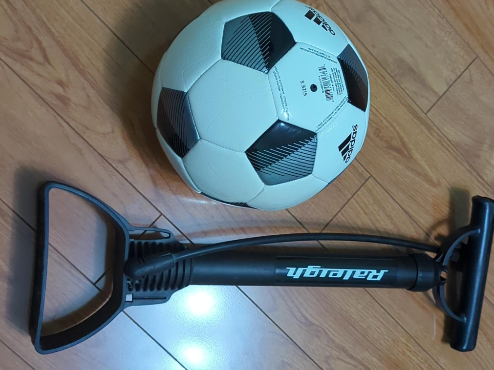 Adidas Soccer Ball Size 5 + Raleigh Pump thumbnail