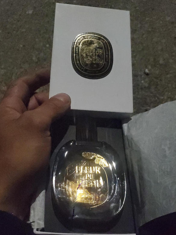 Diptyque Fleur de Peau Perfume thumbnail