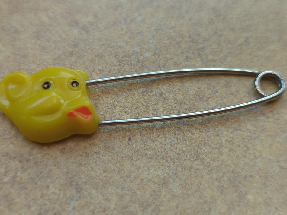 🥕 Vintage Baby Safety Pin
