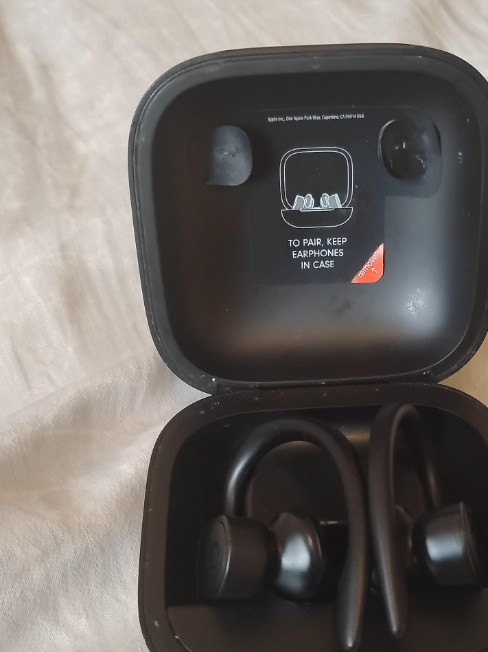 Powerbeats Pro Wireless Earphones - Black (READ DESC) thumbnail