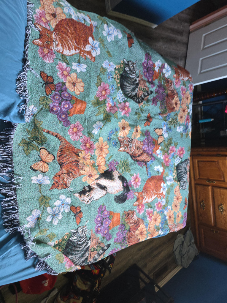 Cat & Floral Woven Throw Blanket 💚🥕 thumbnail