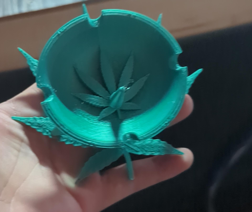 Green Leaf Ashtray thumbnail
