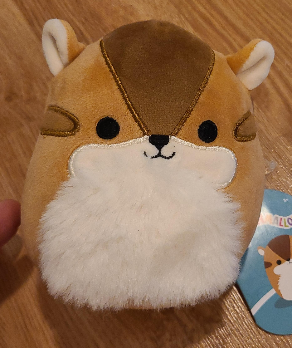 New Squishmallow Plush Melzie thumbnail