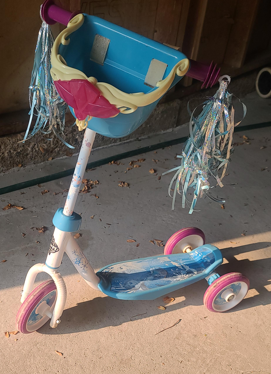 Frozen Kids' Scooter thumbnail