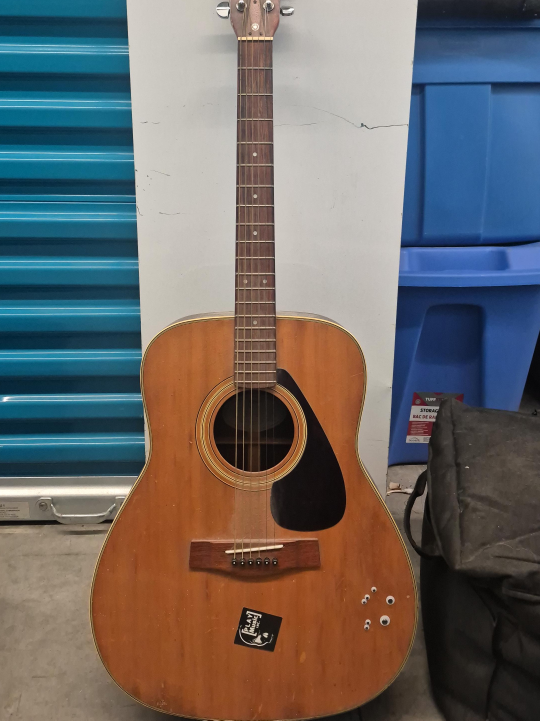 Yamaha Acoustic Guitar thumbnail