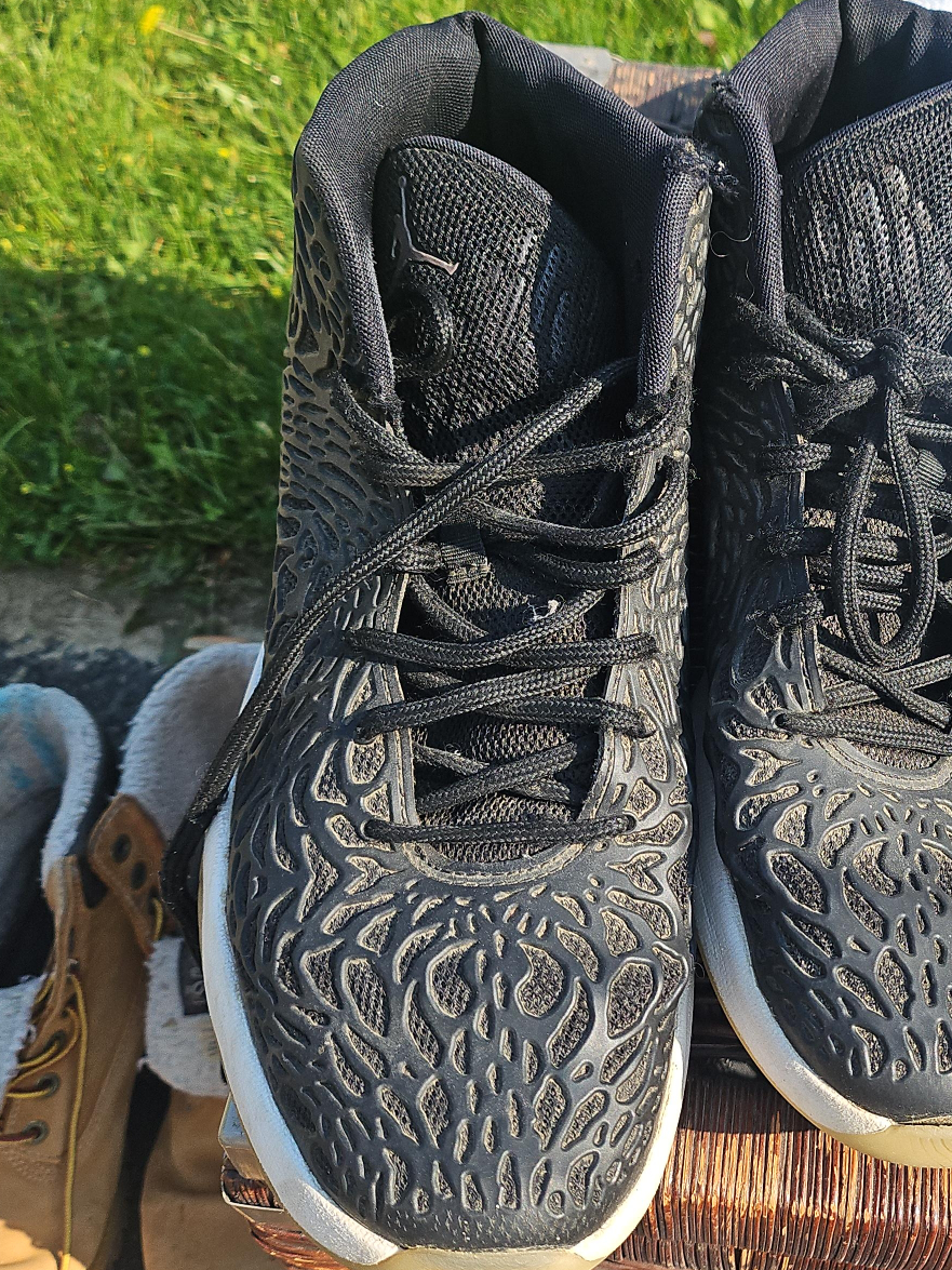 Black Jordan Basketball Sneakers thumbnail