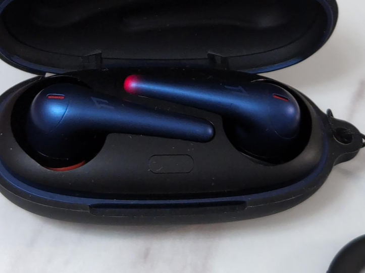 1More Comfobuds Pro Wireless Earbuds with charging Case thumbnail