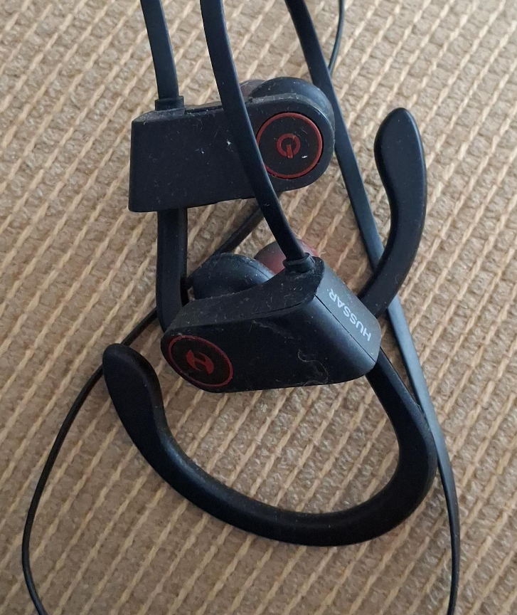 Hussar Wireless Bluetooth Headphones thumbnail